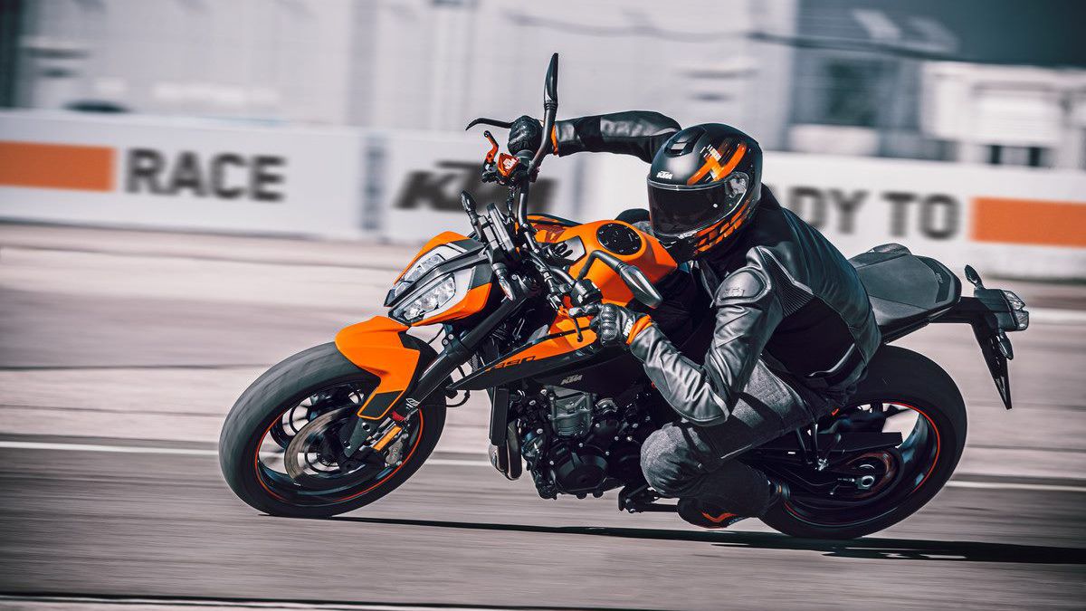 KTM 890 Duke 2021 02