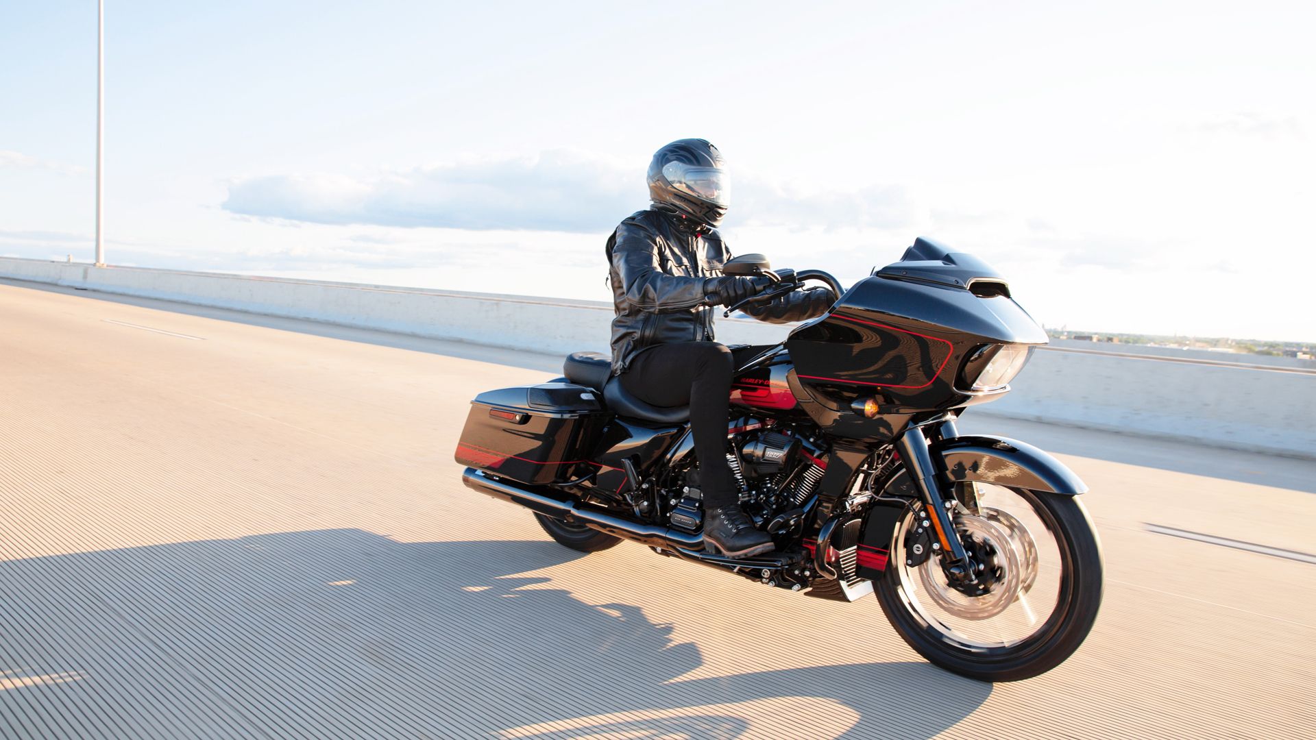 Harley Davidson CVO Road Glide 2021 01