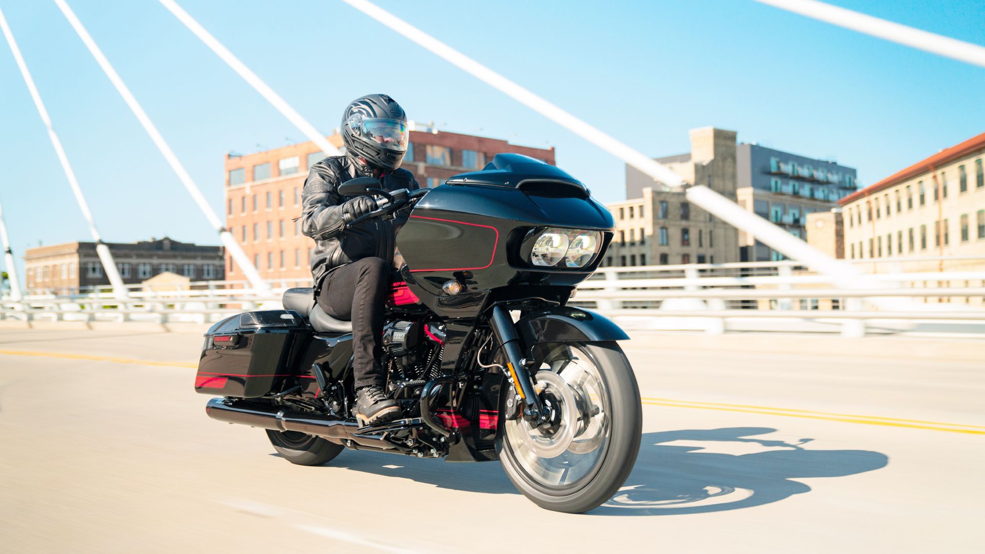 Harley Davidson CVO Road Glide 2021 02