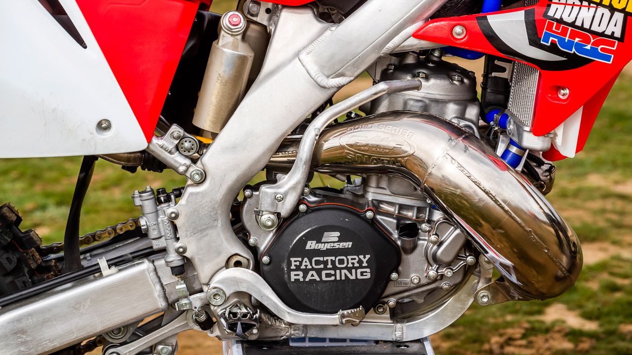 Honda CR 500 AF 2008. La empresa Service Honda se encargaba de acoplar los motores de CR 500 en los chasis de aluminio de las CRF.