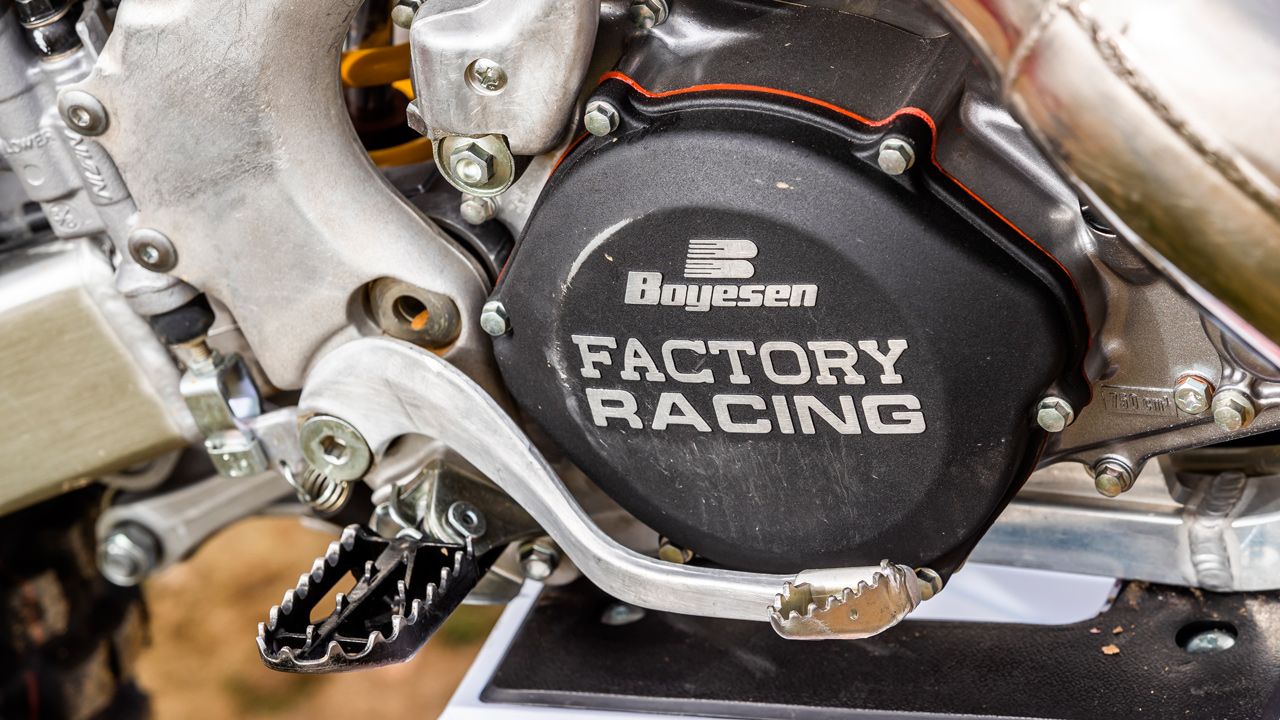 Honda CR 500 AF 2008. Tapa de embrague Boyesen.