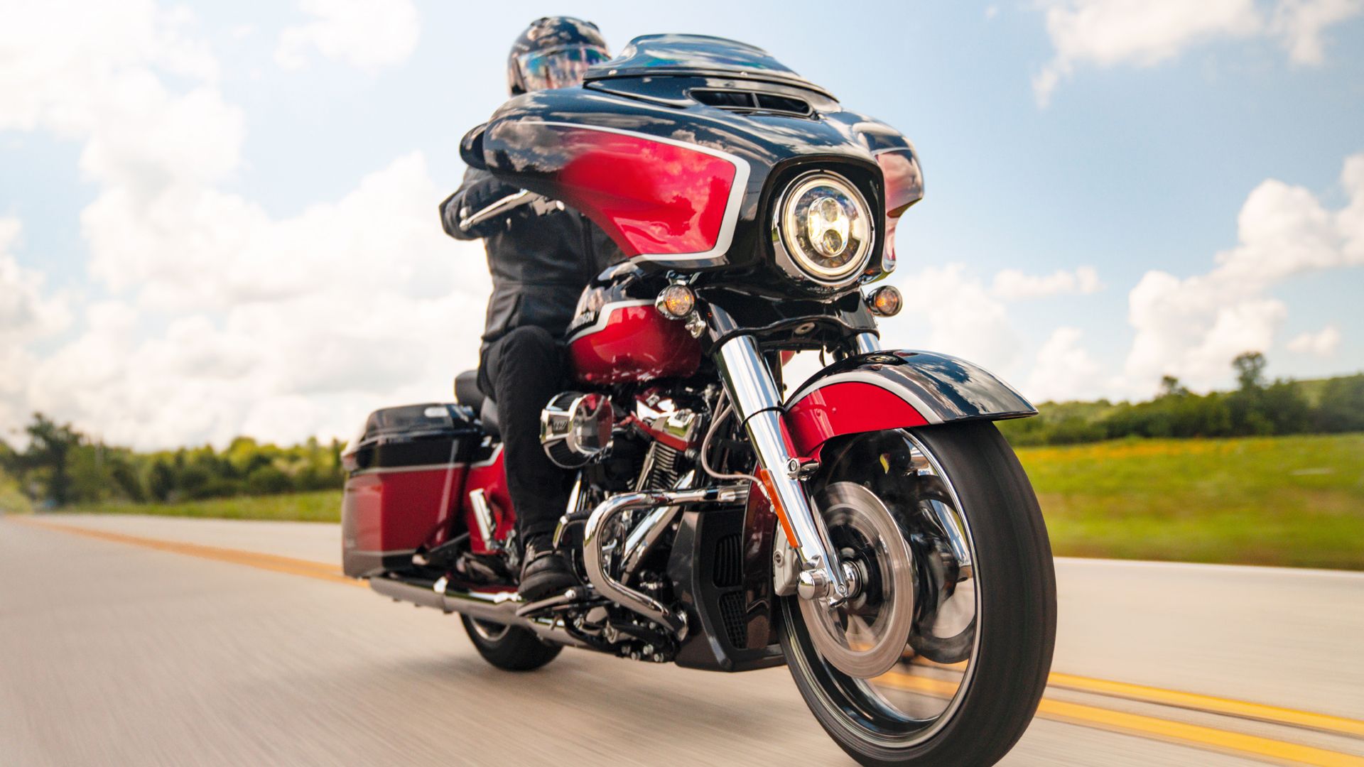Harley Davidson CVO Street Glide 2021 02