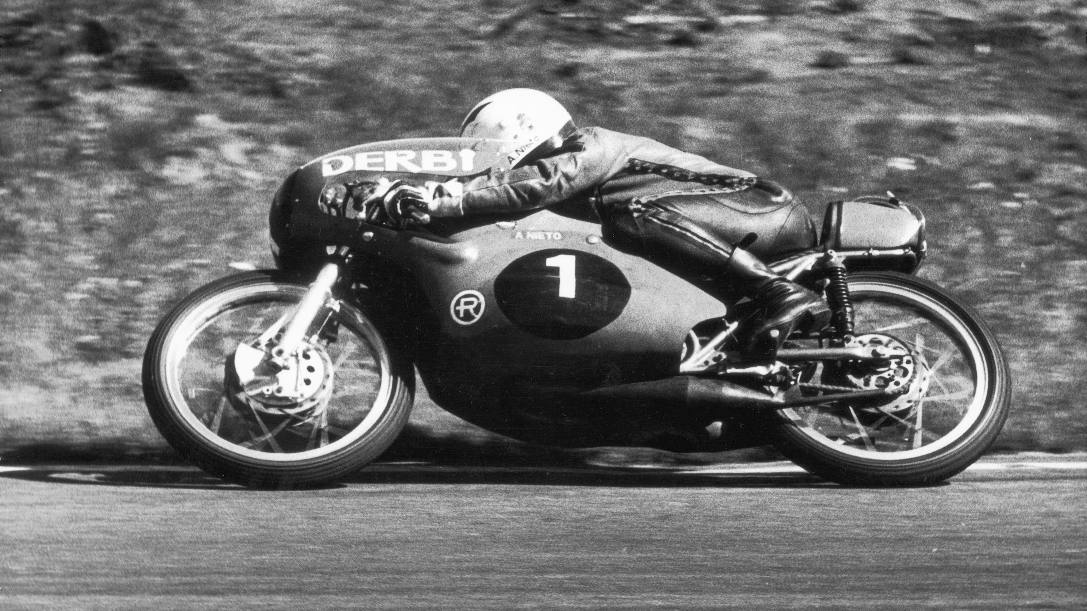 Ángel Nieto durante el Gran Premio de Finlandia de 125cc en 1972