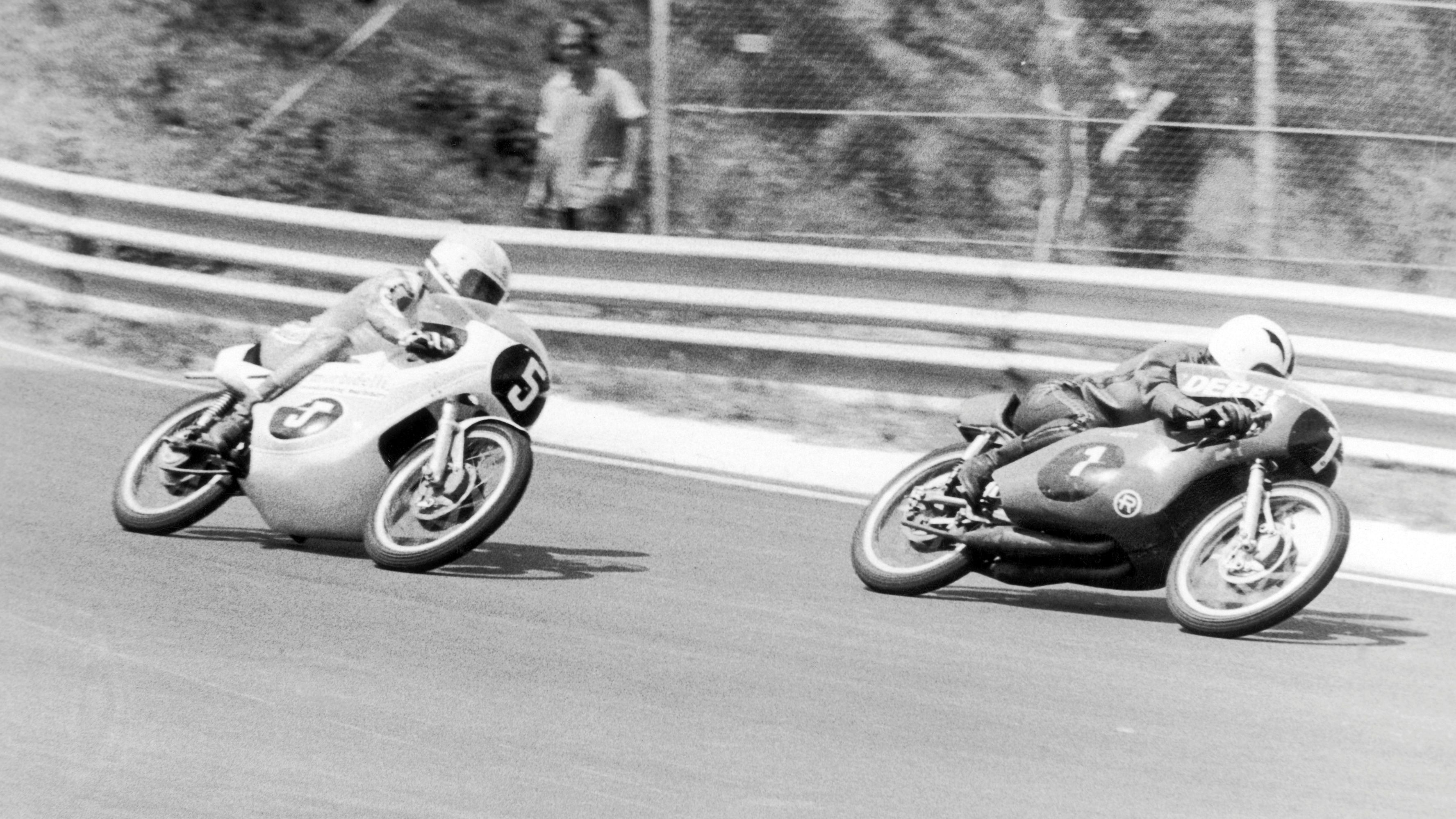 Ángel Nieto seguido por Gilberto Parlotti GP Austria 1972