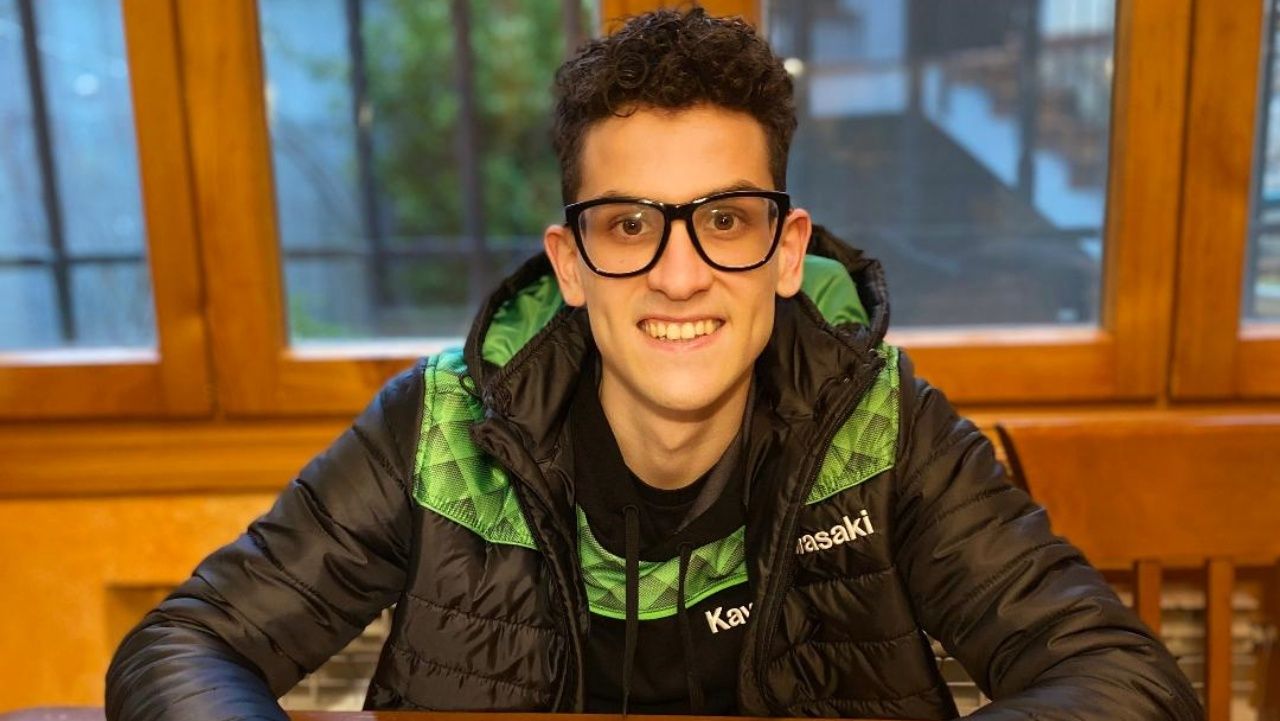Víctor Rodríguez con los colores de Kawasaki