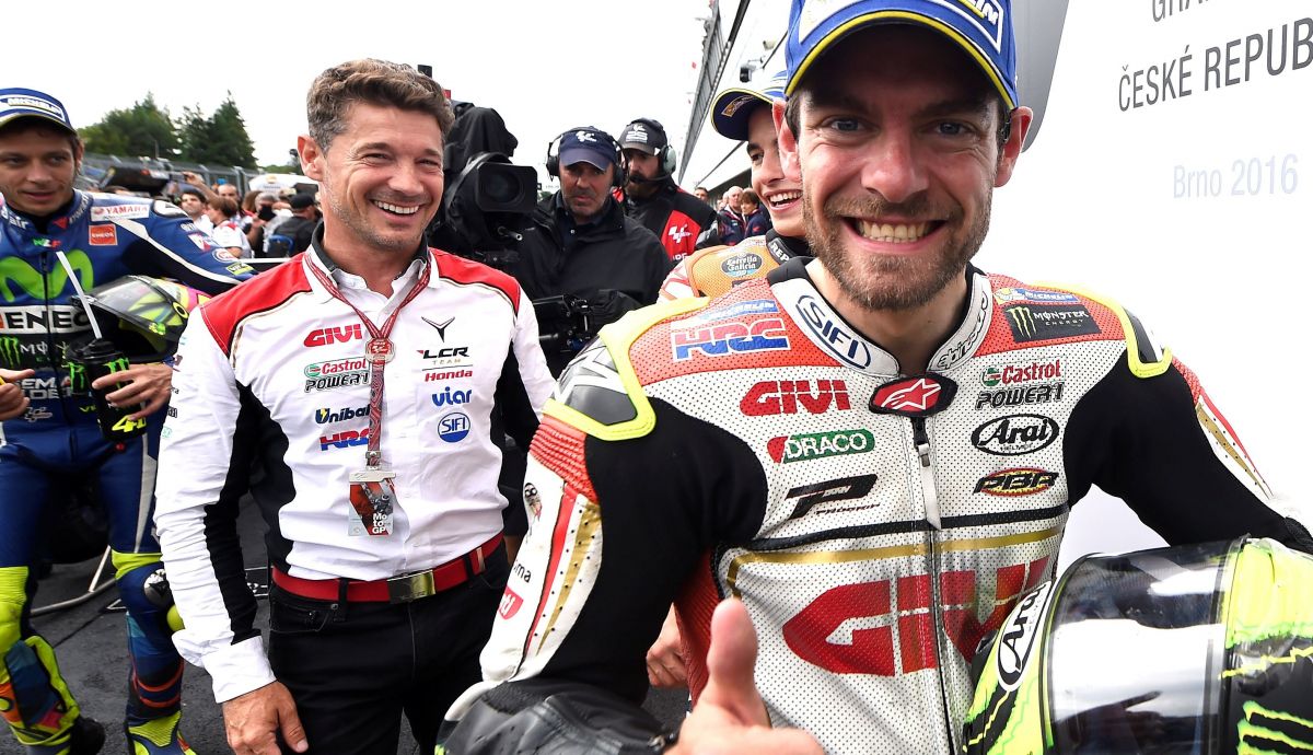 Cal Crutchlow y Lucio Cecchinello tras el triunfo en Brno 2016