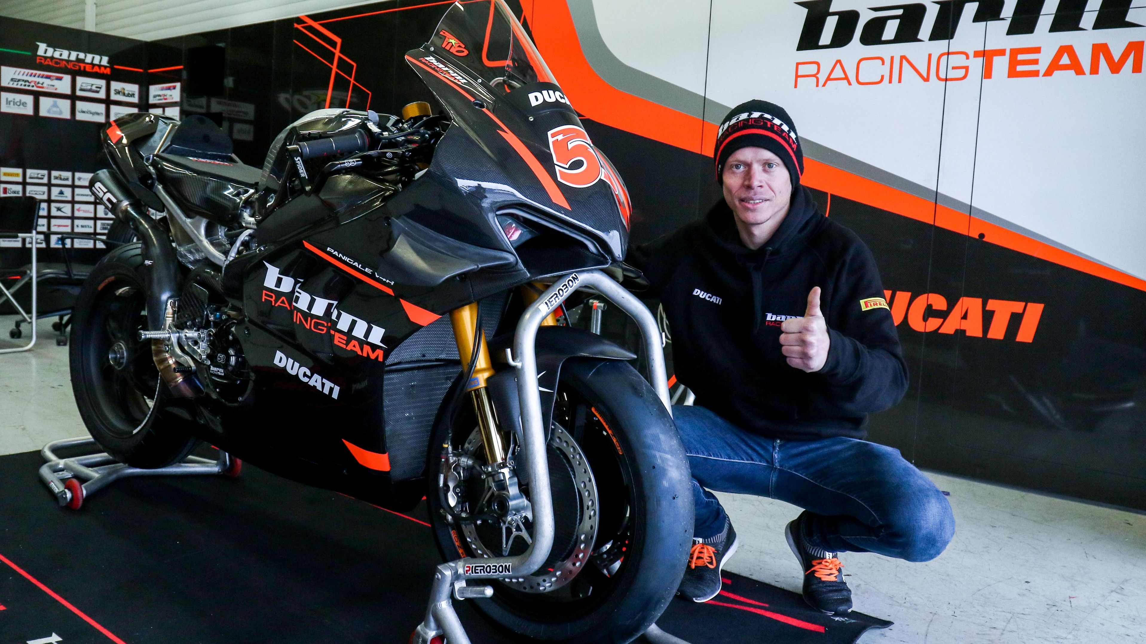 Tito Rabat junot a su nueva Ducati Panigale V4R