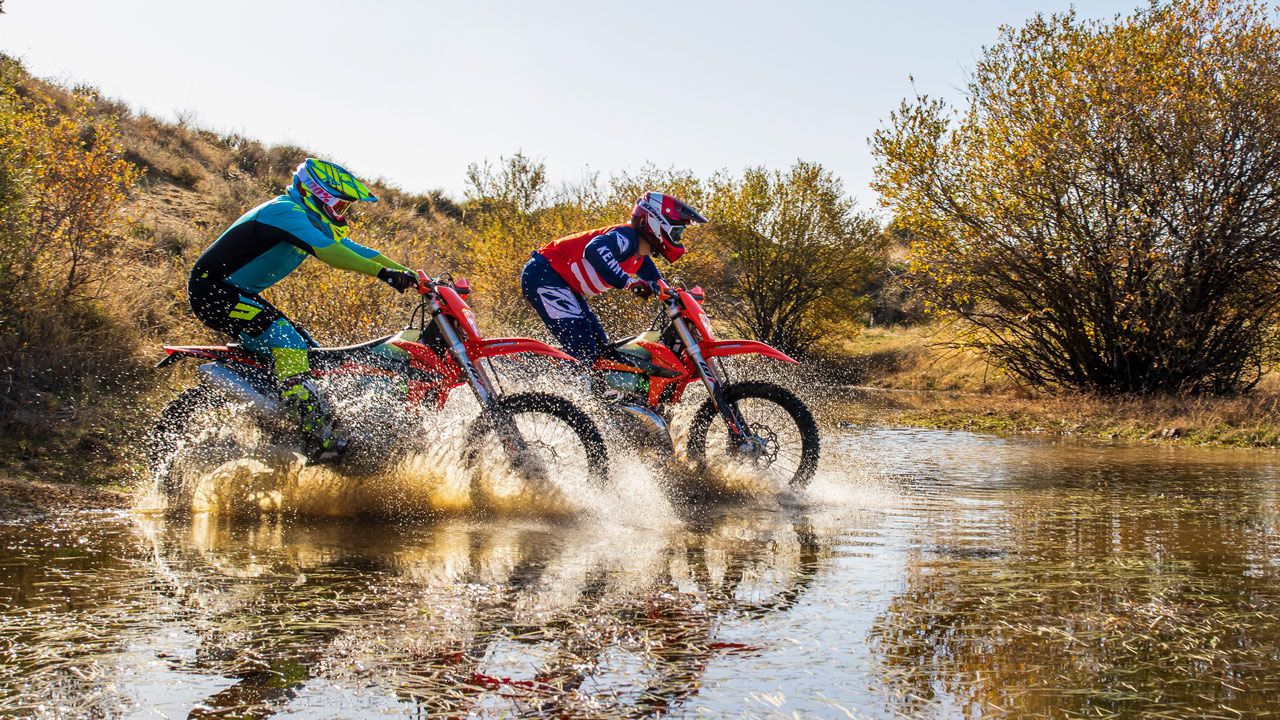 Comparativa enduro 2T vs 4T: KTM 250 EXC TPI vs KTM 250 EXCF 2021