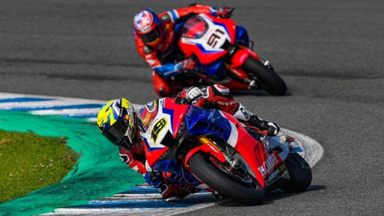 Álvaro Bautista y Leon Haslam han hecho un test con sus Honda CBR1000RR R en Jerez