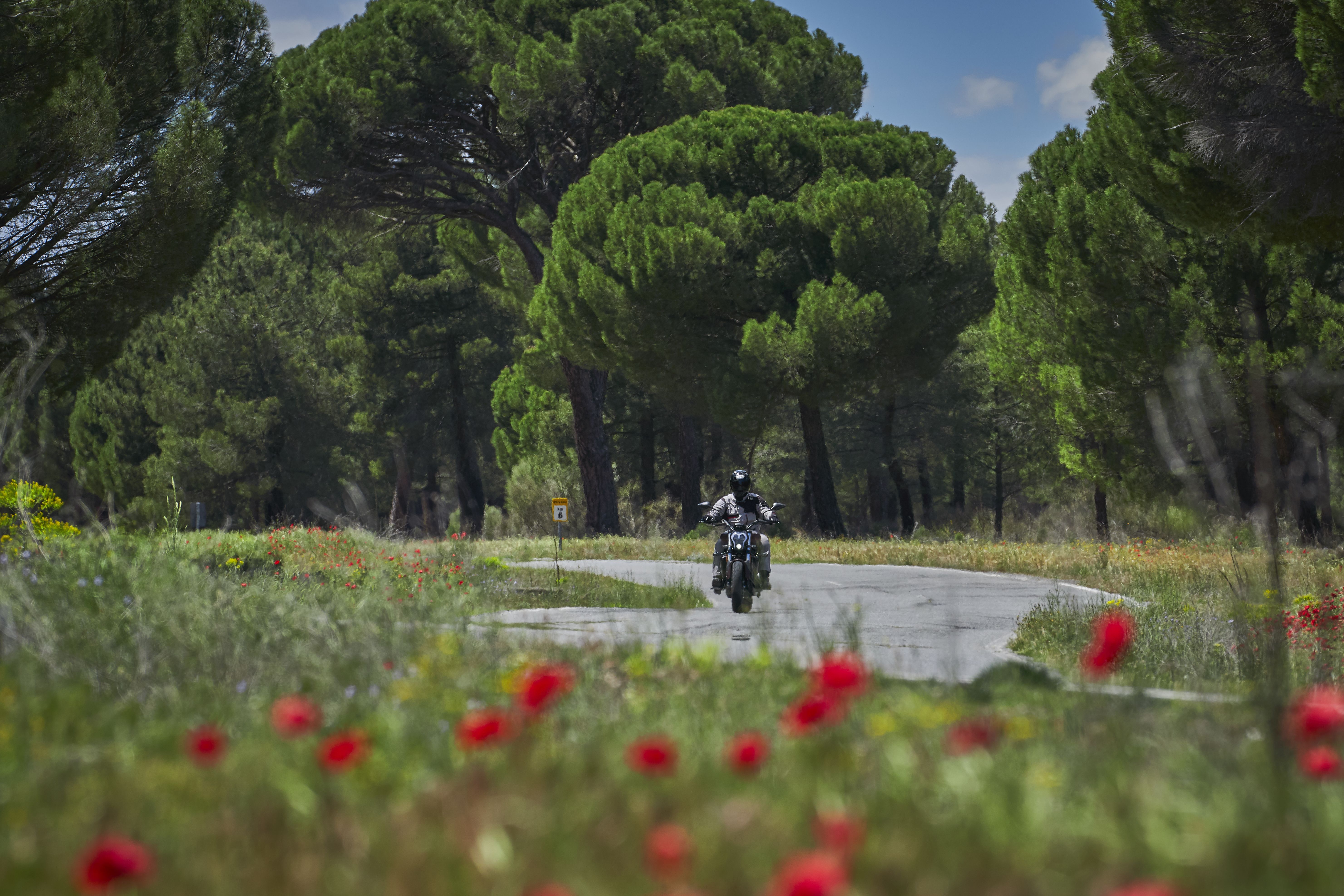 Castilla en moto: regreso a la Edad Media.