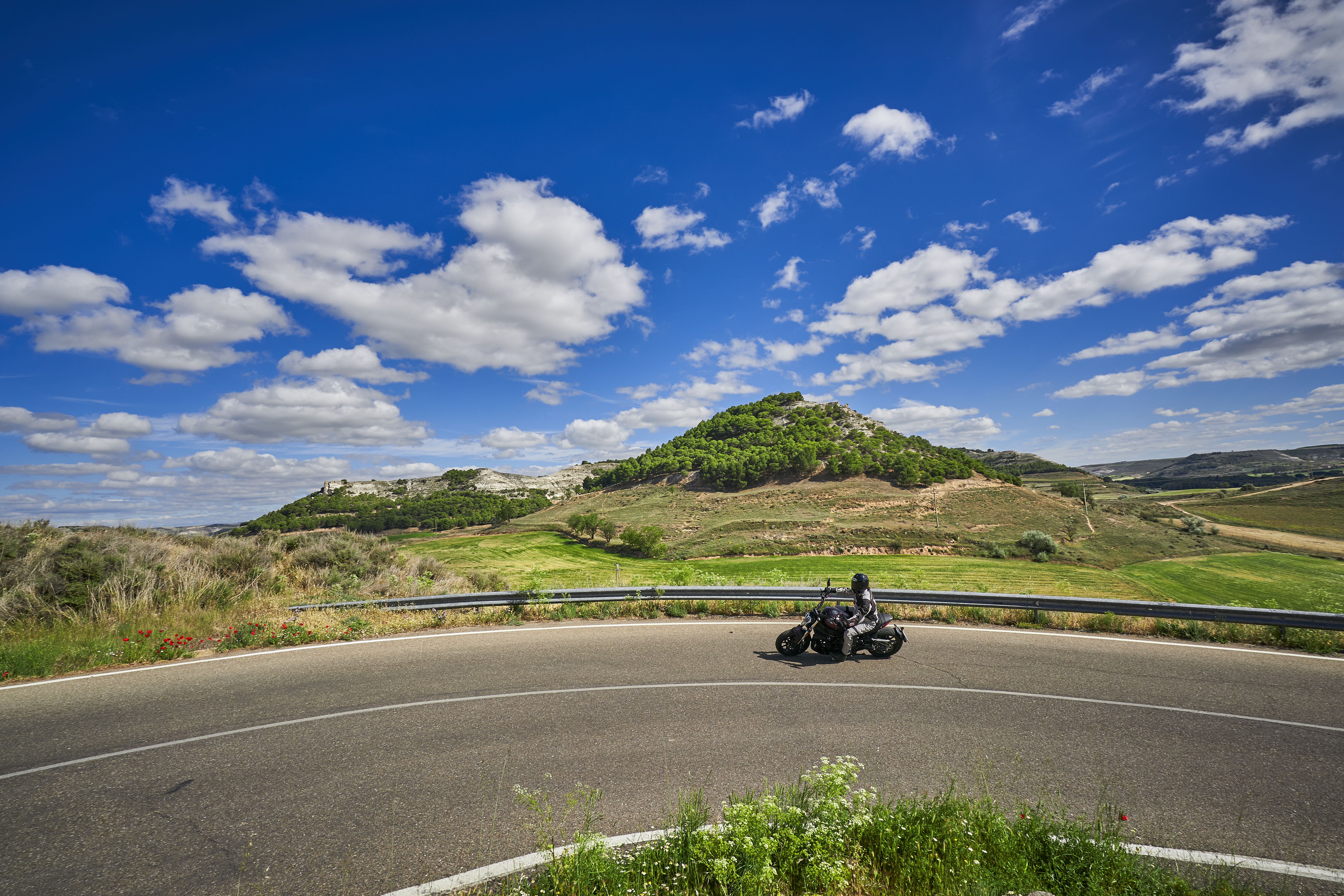 Castilla en moto: regreso a la Edad Media.