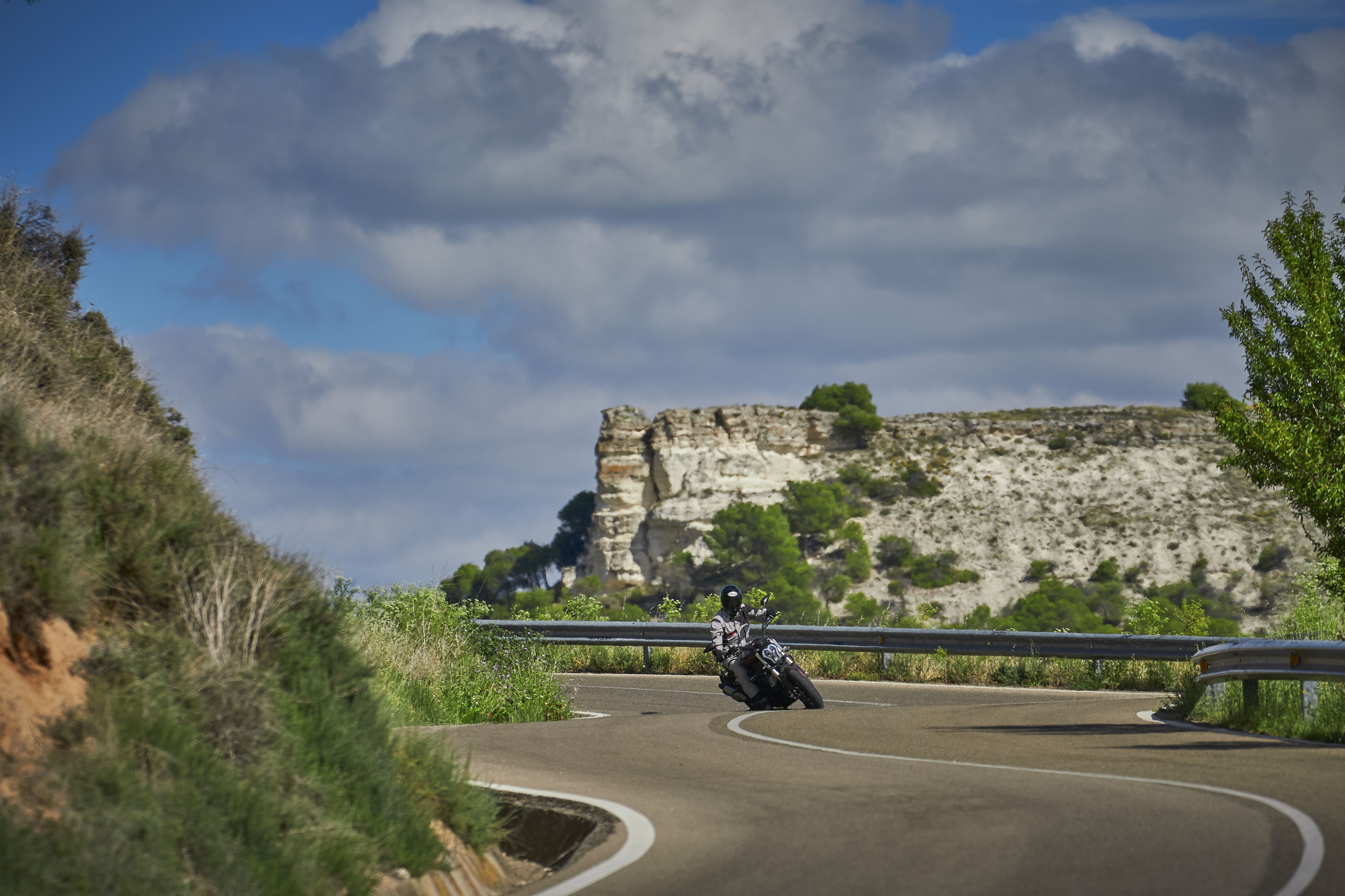 Castilla en moto: regreso a la Edad Media.