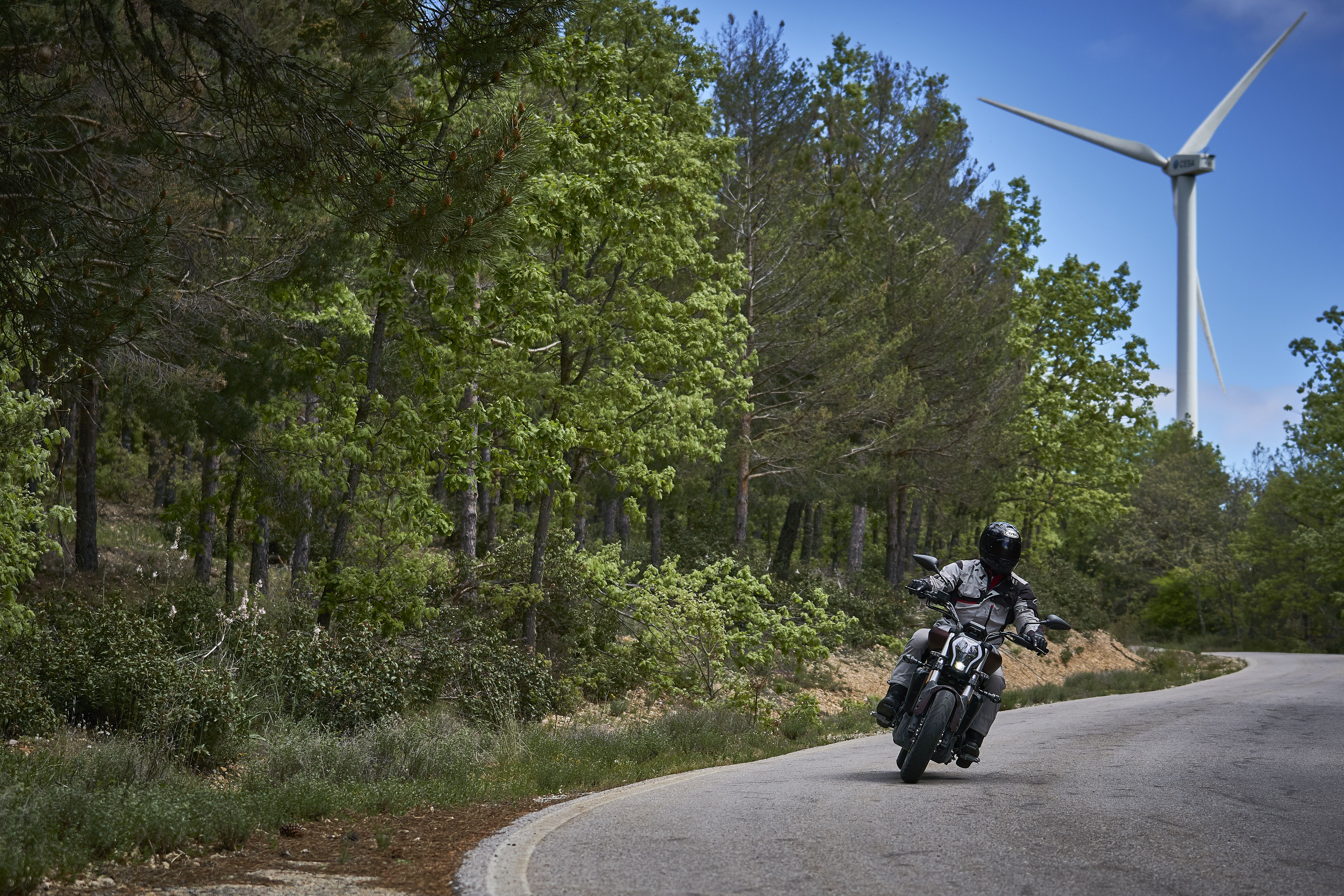 Castilla en moto: regreso a la Edad Media.
