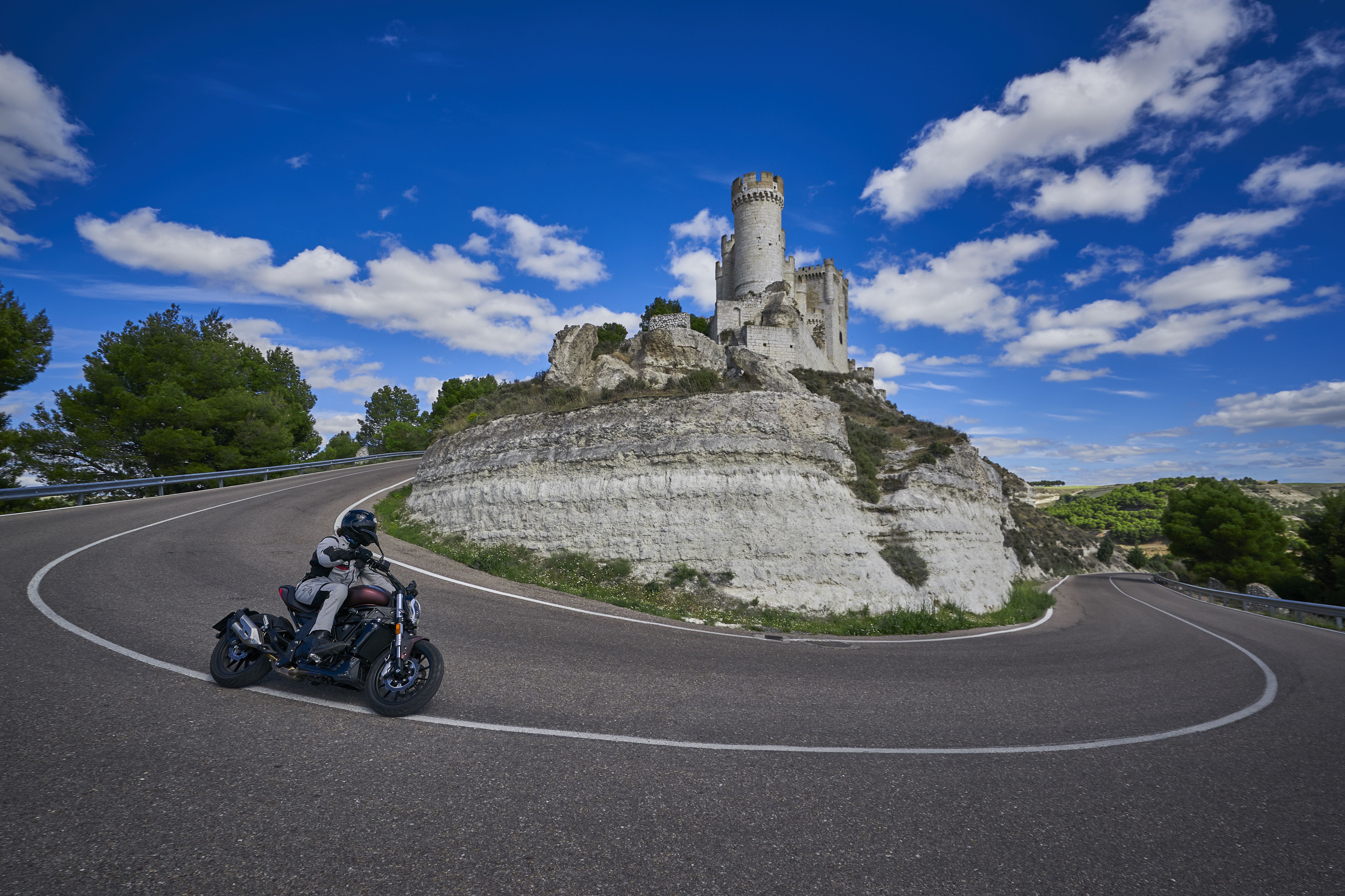 Castilla en moto: regreso a la Edad Media. Castillo de Peñafiel.