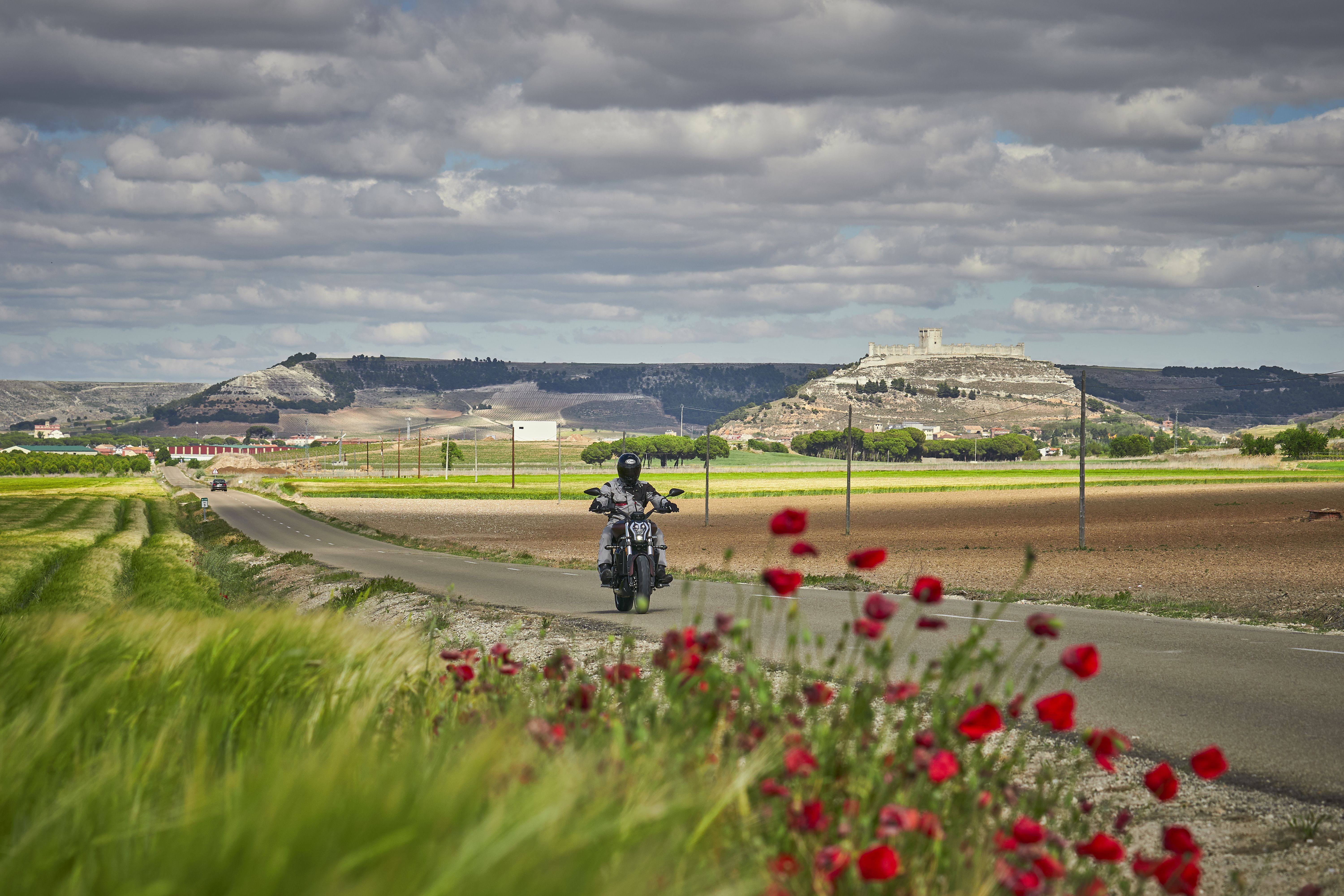 Castilla en moto: regreso a la Edad Media. Camino de Peñafiel.