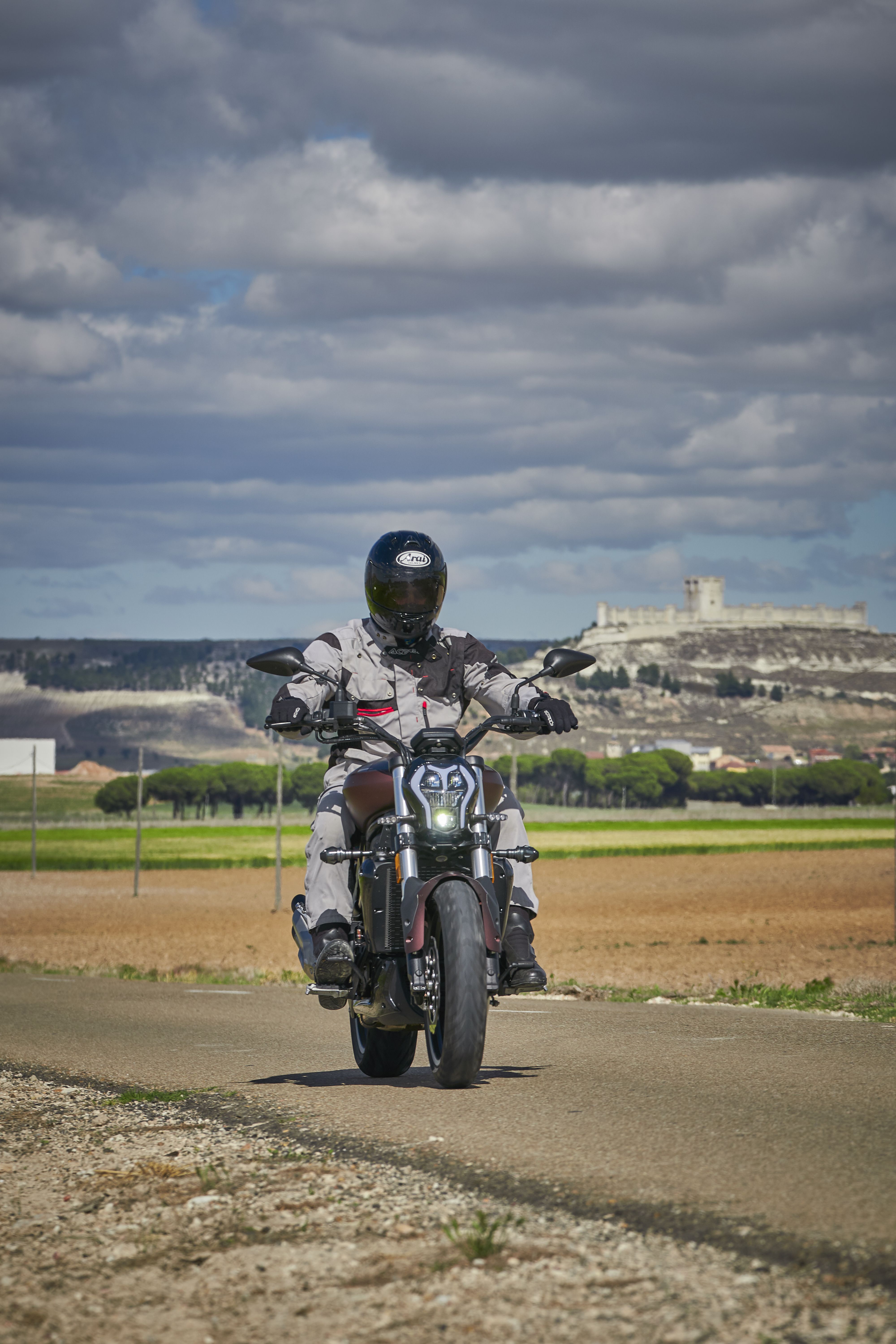 Castilla en moto: regreso a la Edad Media.