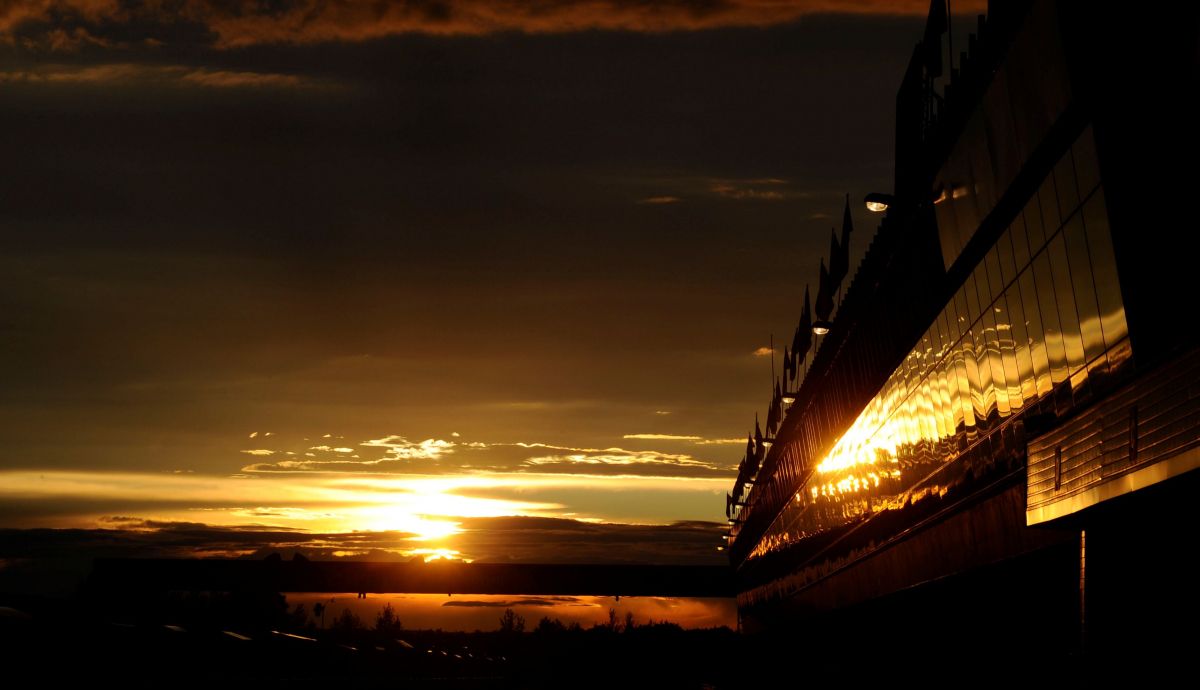 El ocaso sobre el circuito de Brno