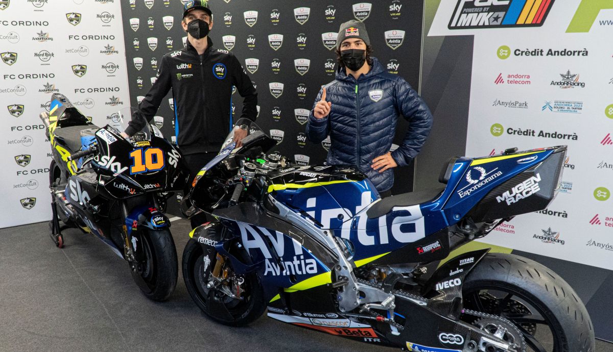 Luca Marini y Enea Bastianini con las Ducati del Esponsorama Avintia Sky VR46 que llevarán en MotoGP 2021