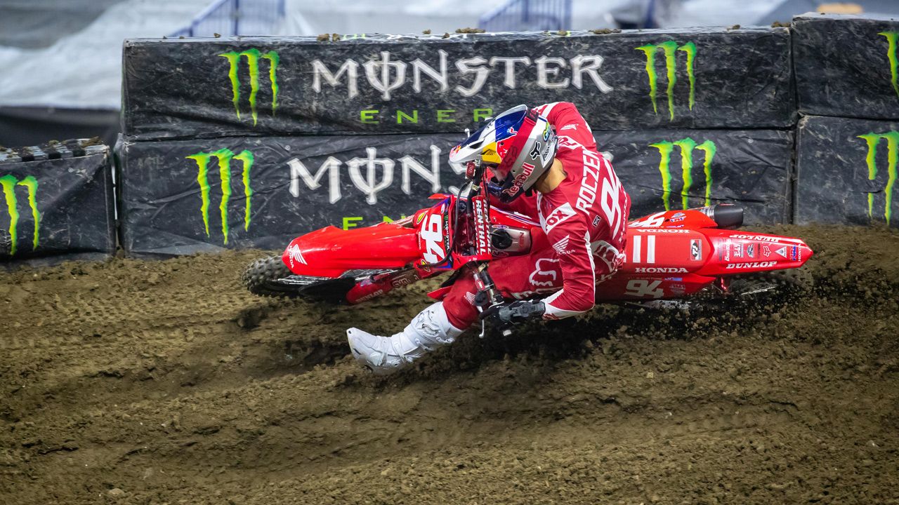 Tres de tres para Ken Roczen en Indianápolis
