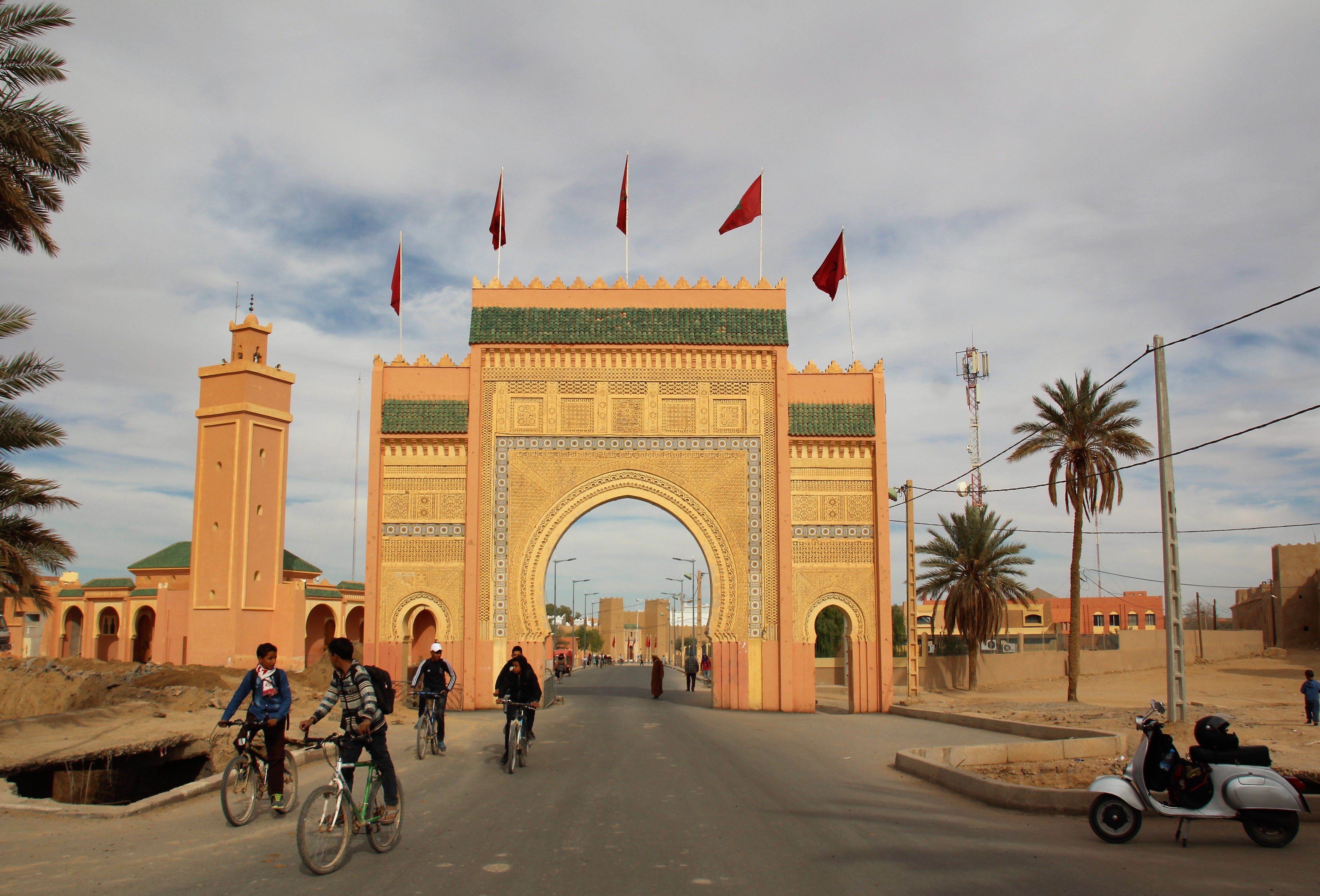 Marruecos en Vespa: Puerta de Risani.