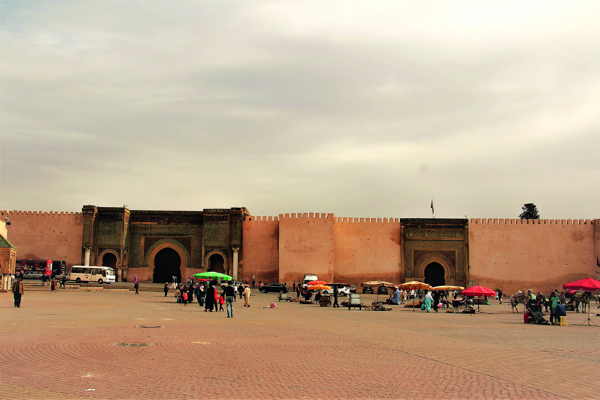 Marruecos en Vespa: Plaza el Hedim.