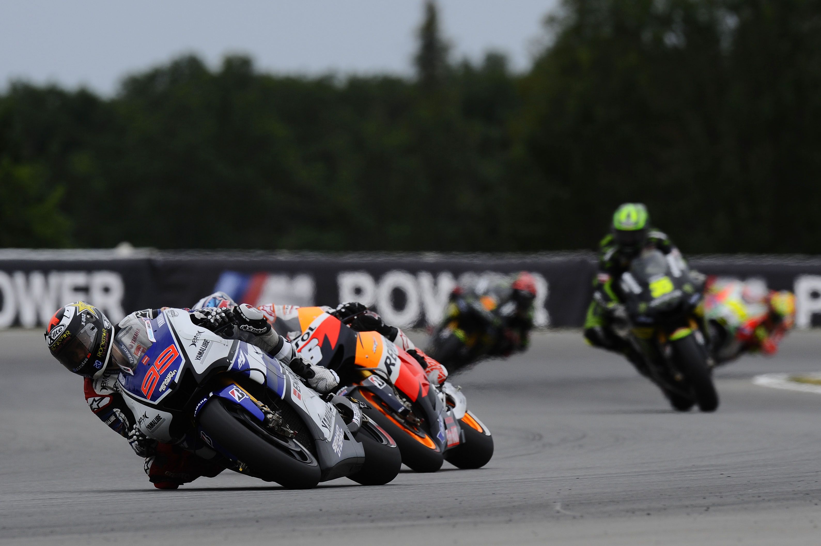 Dani Pedrosa vs Jorge Lorenzo Brno 2012 4