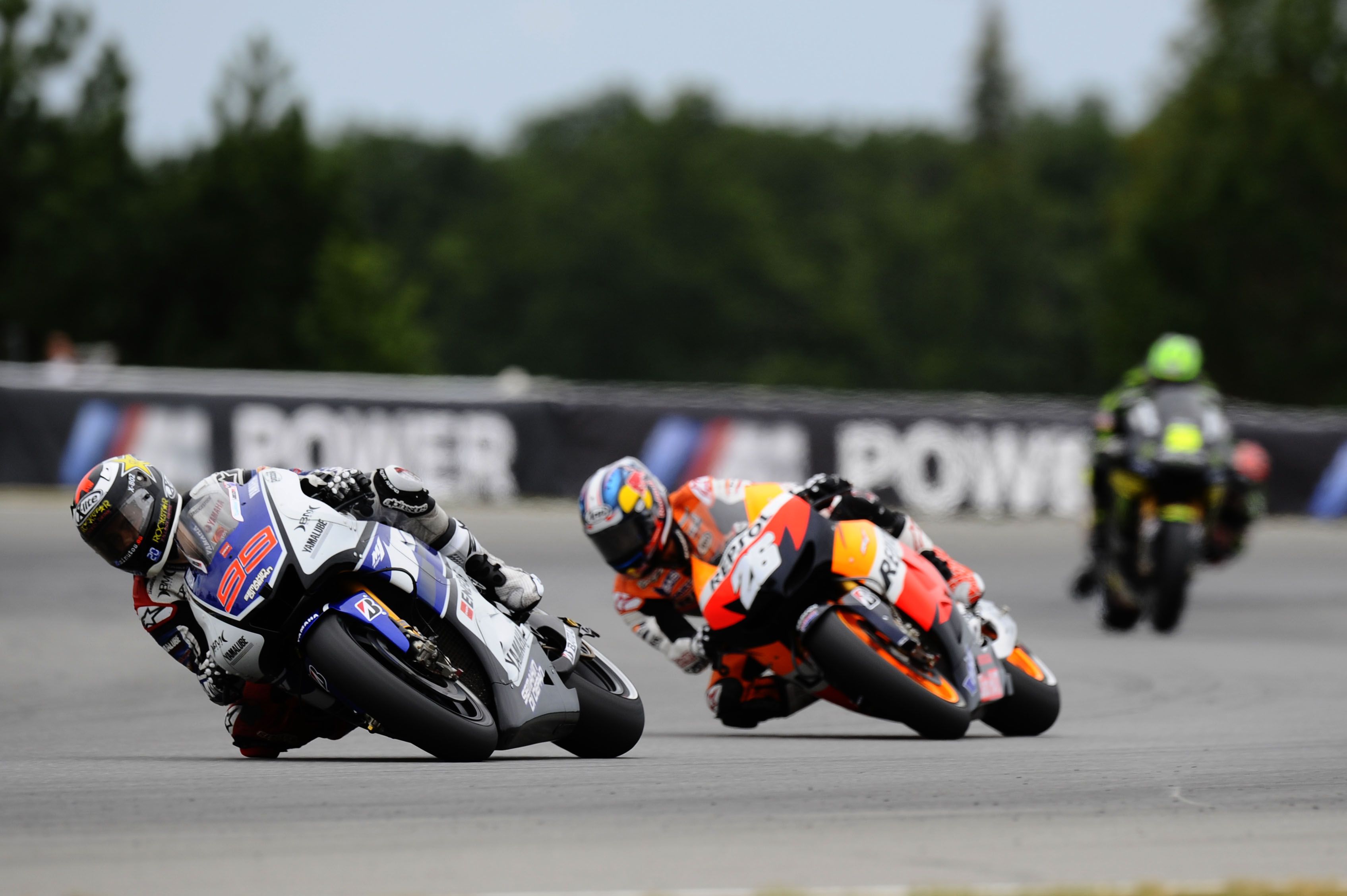 Dani Pedrosa vs Jorge Lorenzo Brno 2012 5