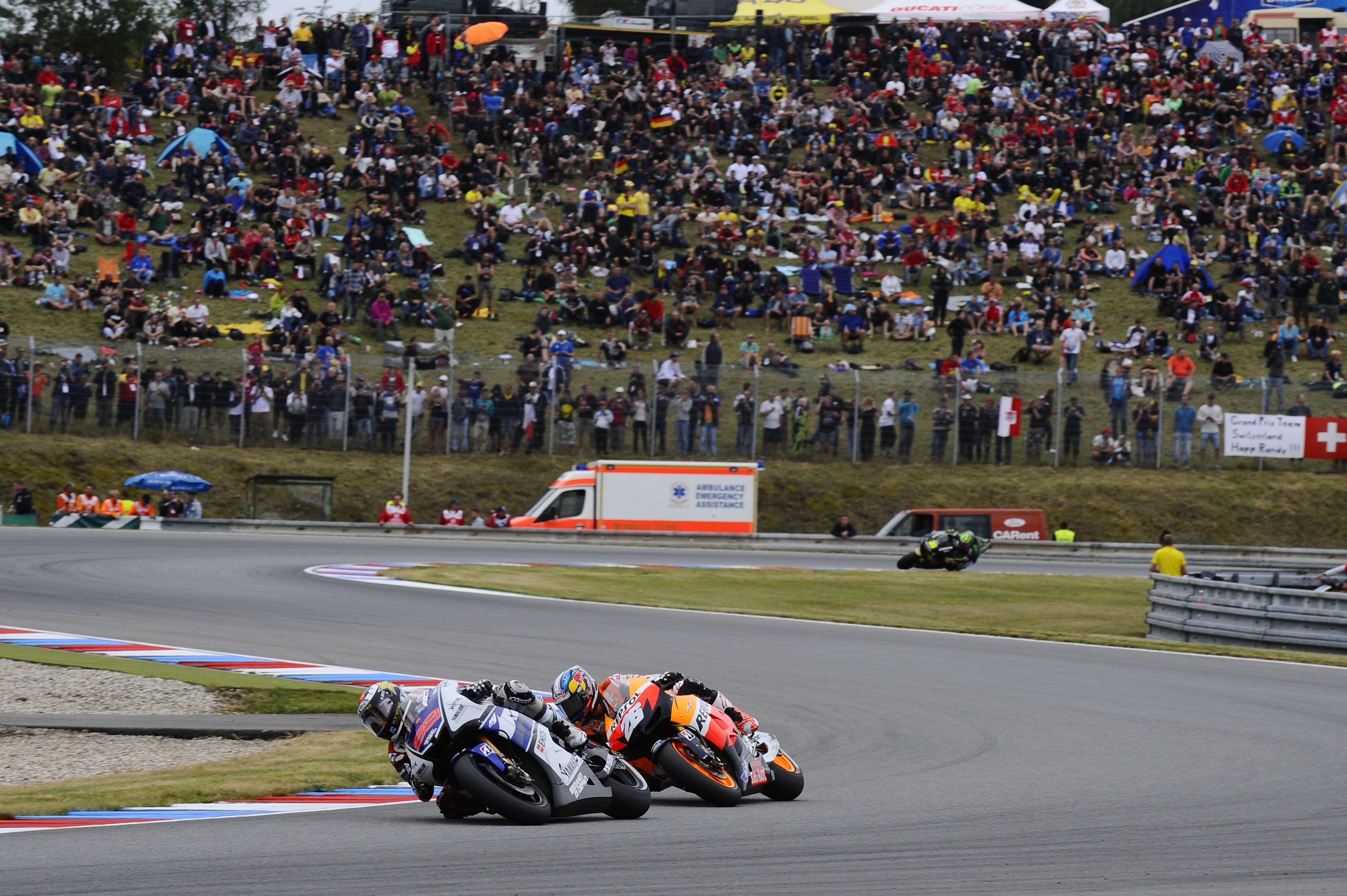 Dani Pedrosa vs Jorge Lorenzo Brno 2012 8