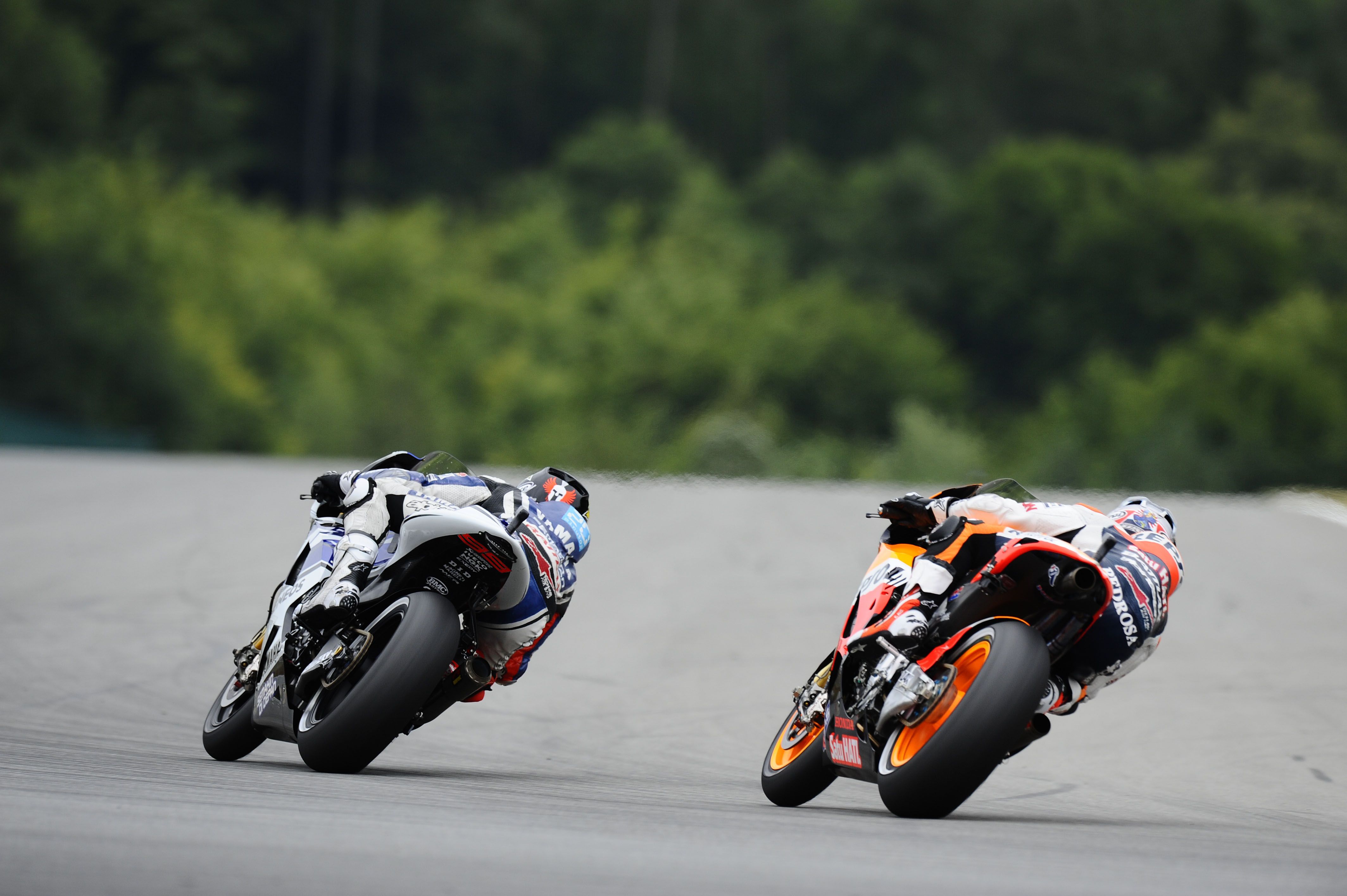 Dani Pedrosa vs Jorge Lorenzo Brno 2012 9