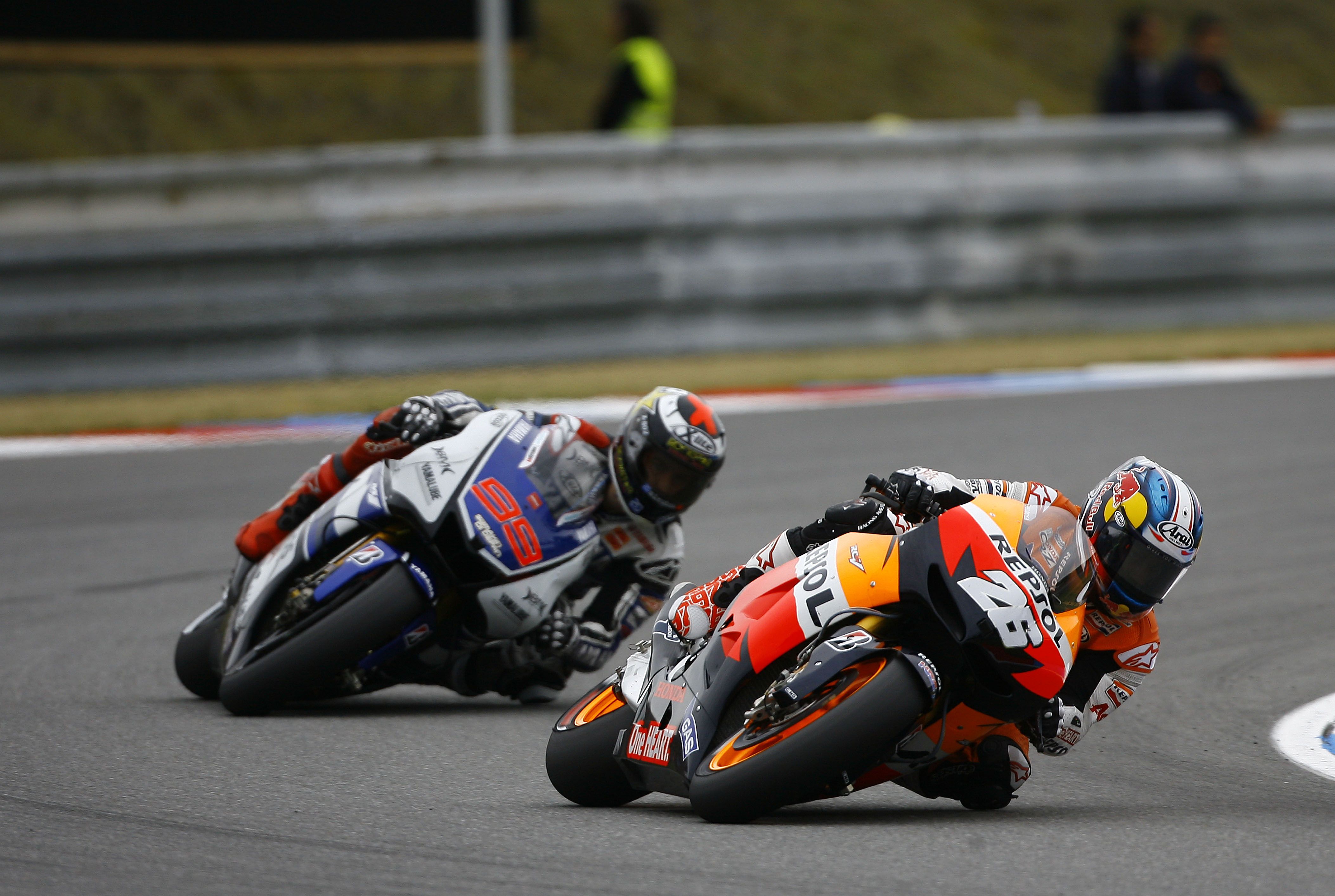 Dani Pedrosa vs Jorge Lorenzo Brno 2012 10