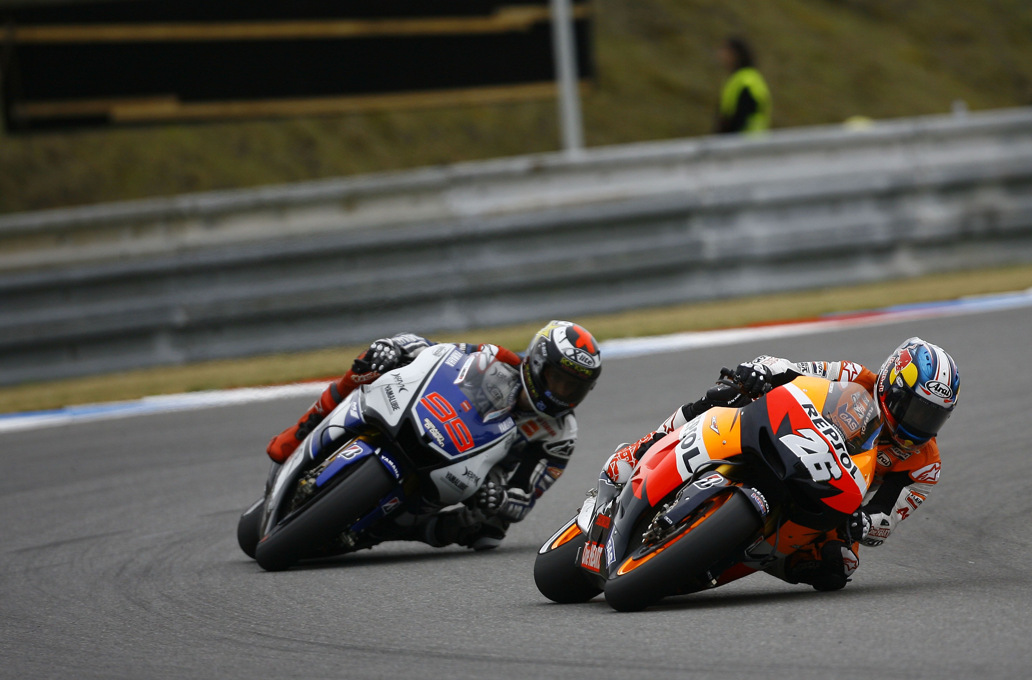 Dani Pedrosa vs Jorge Lorenzo Brno 2012 11