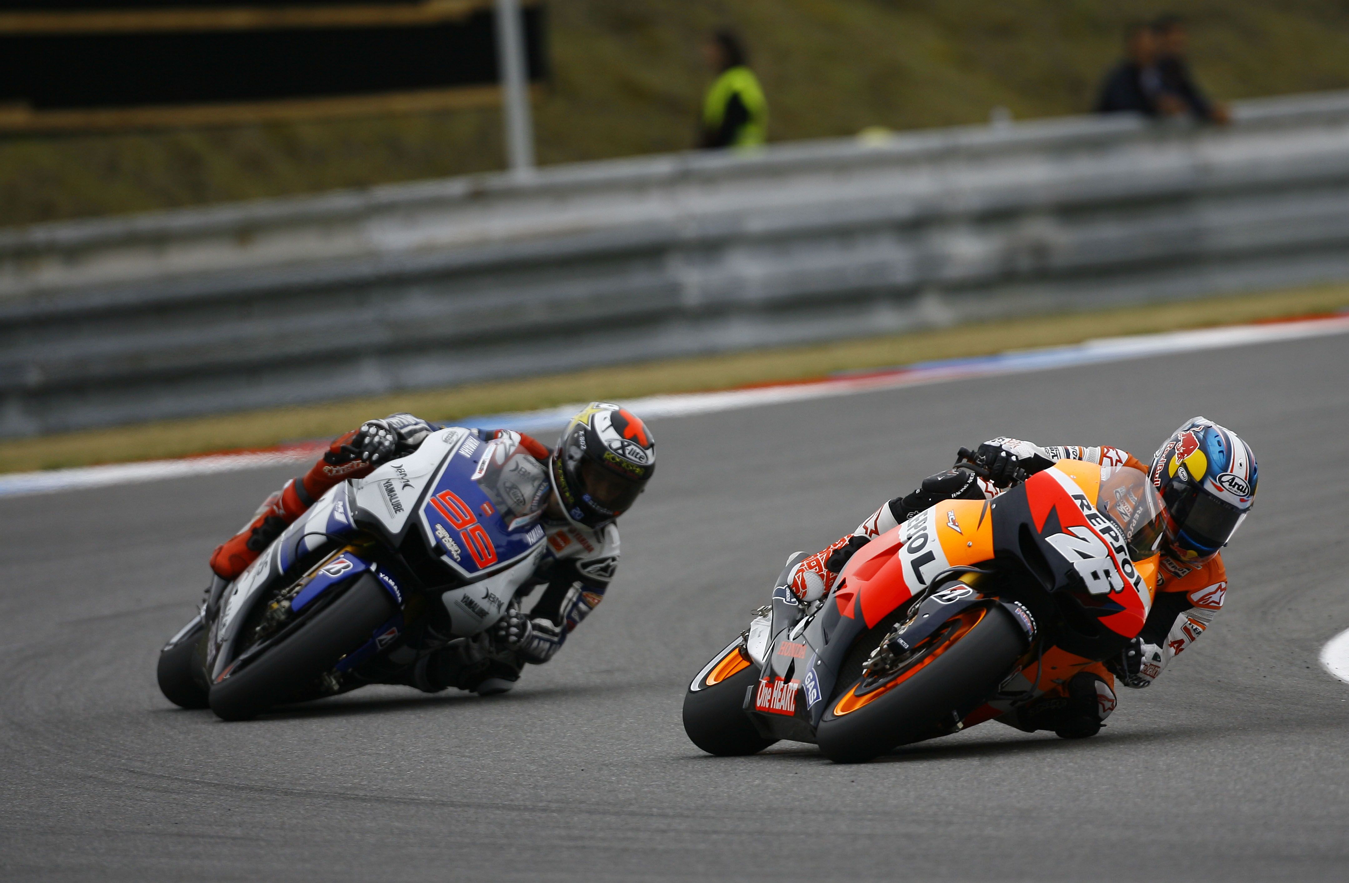 Dani Pedrosa vs Jorge Lorenzo Brno 2012 12