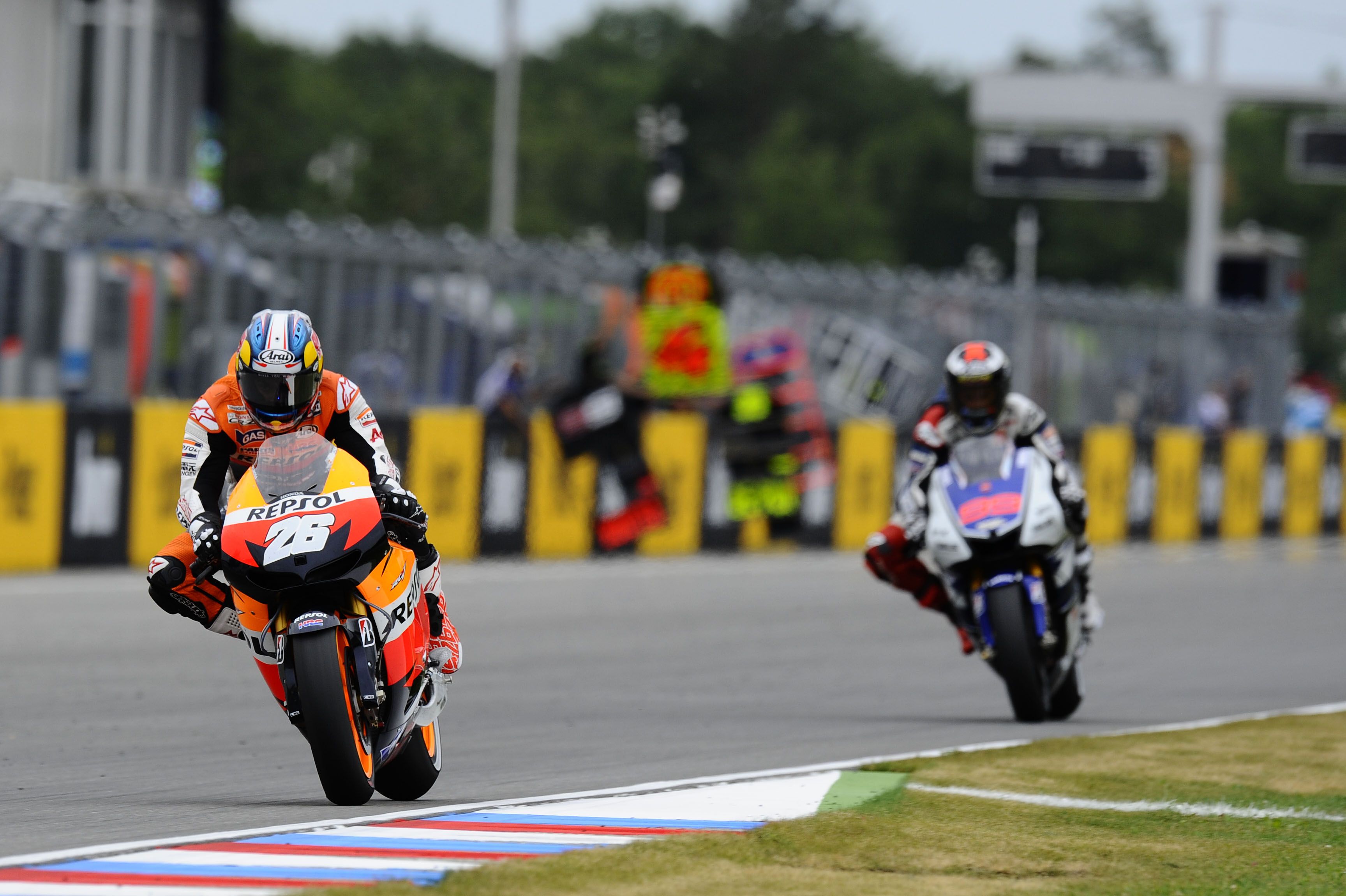 Dani Pedrosa vs Jorge Lorenzo Brno 2012 15