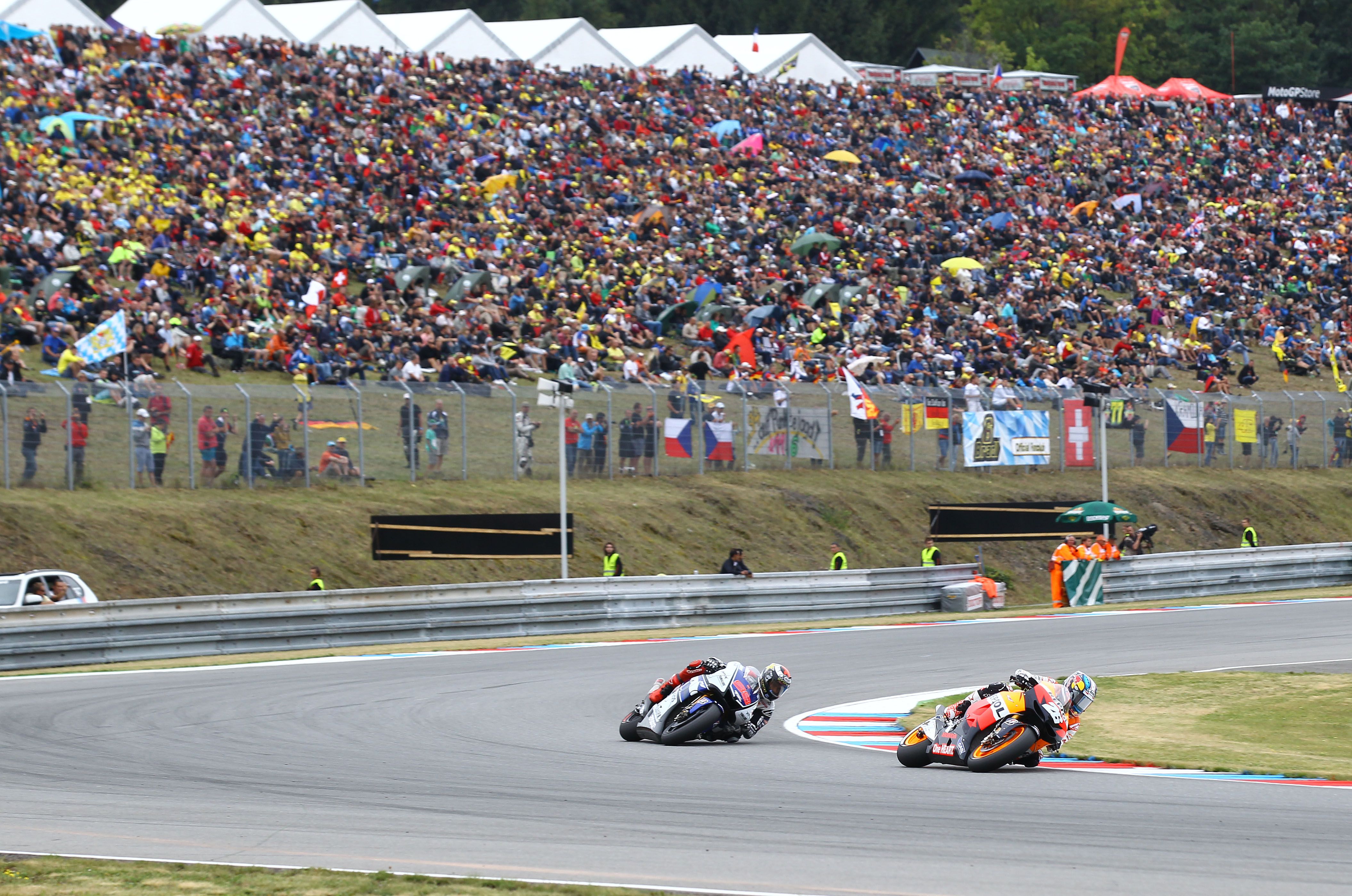 Dani Pedrosa vs Jorge Lorenzo Brno 2012 17