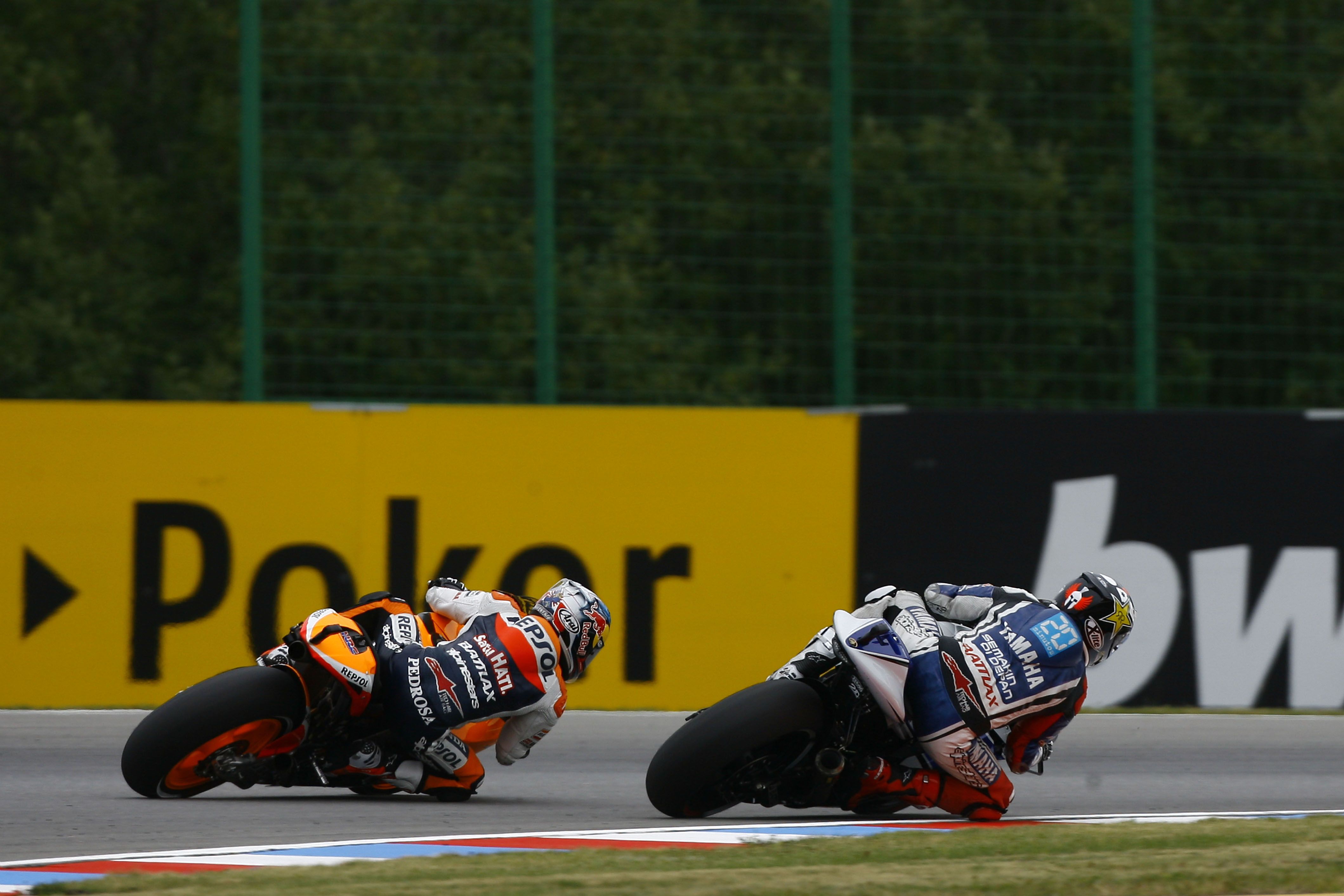 Dani Pedrosa vs Jorge Lorenzo Brno 2012 18