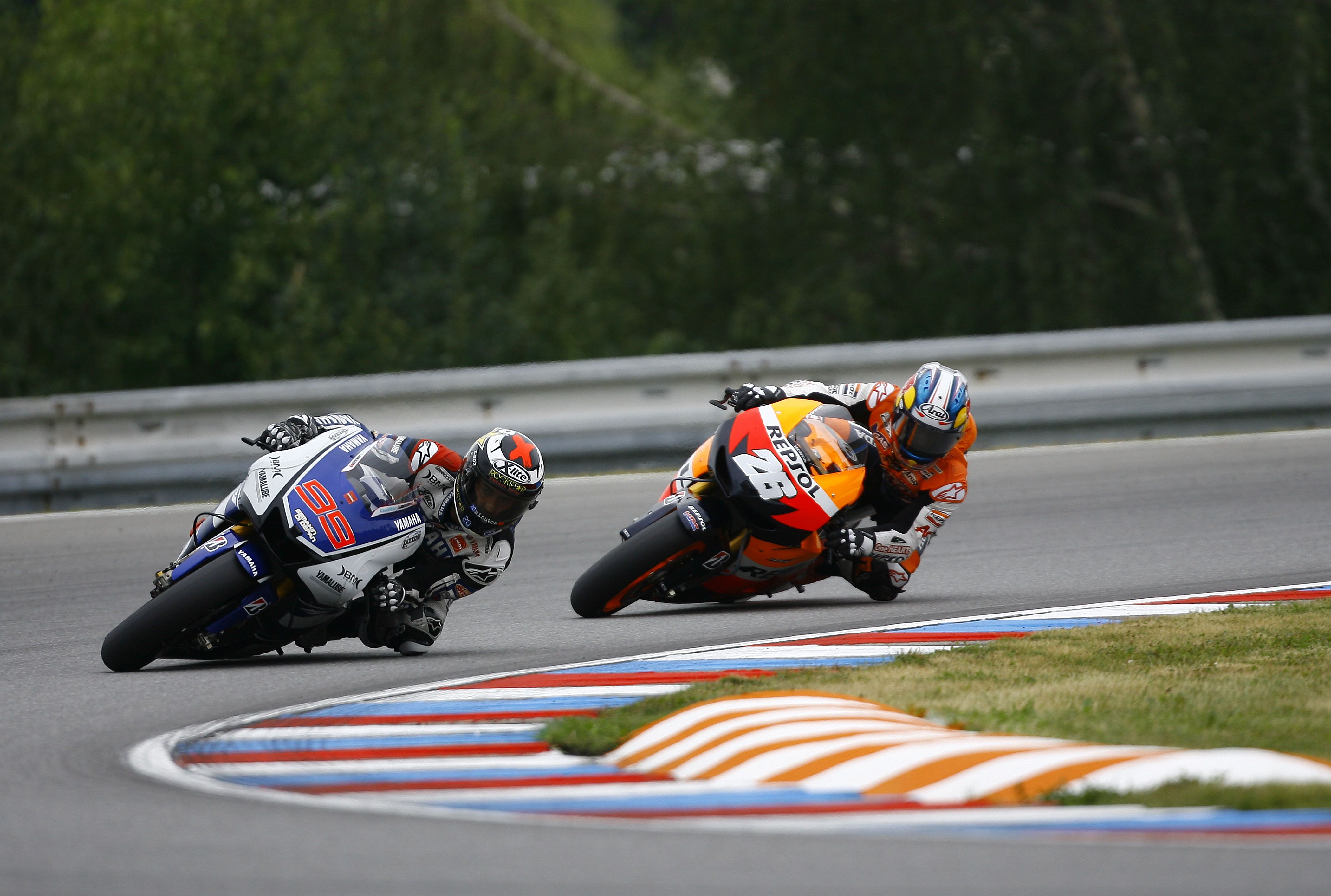 Dani Pedrosa vs Jorge Lorenzo Brno 2012 19