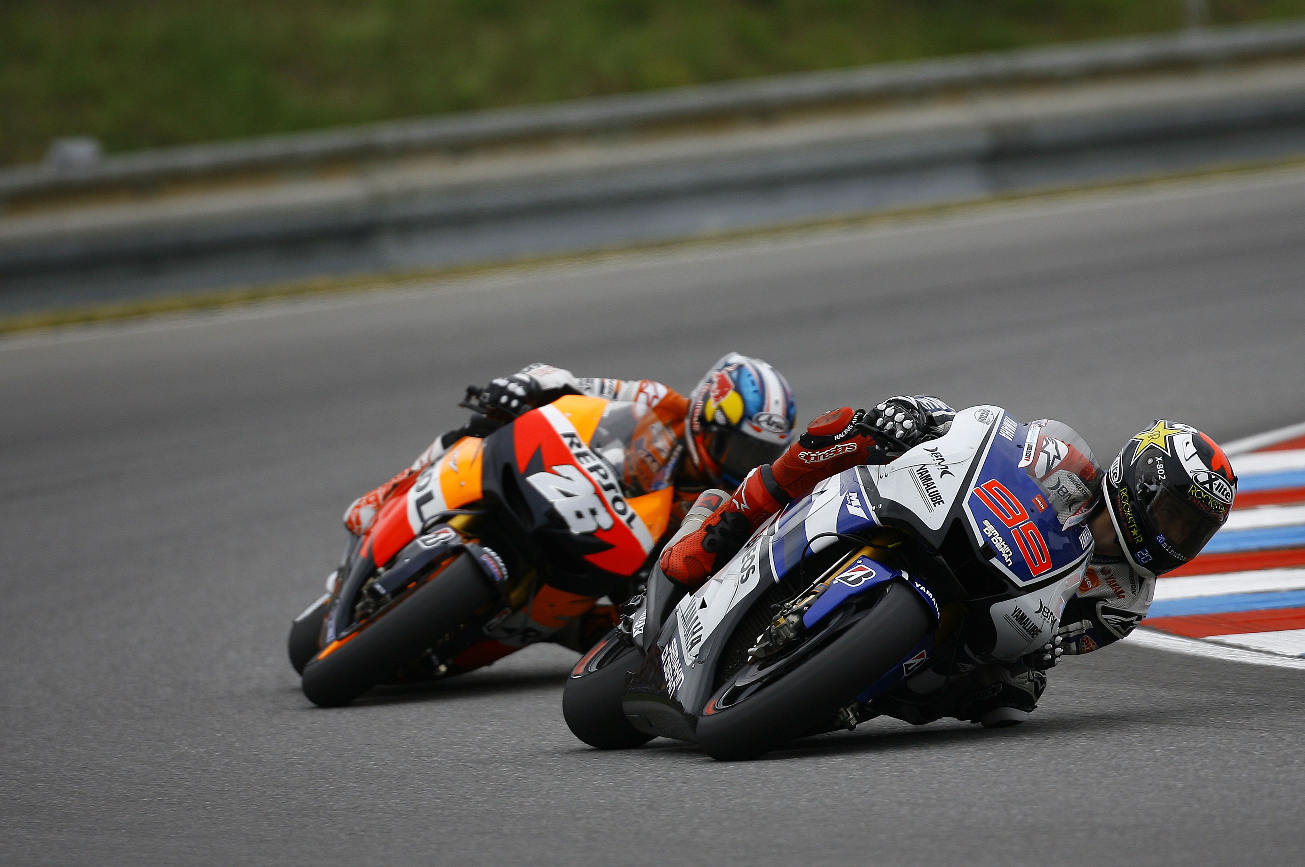 Dani Pedrosa vs Jorge Lorenzo Brno 2012 22