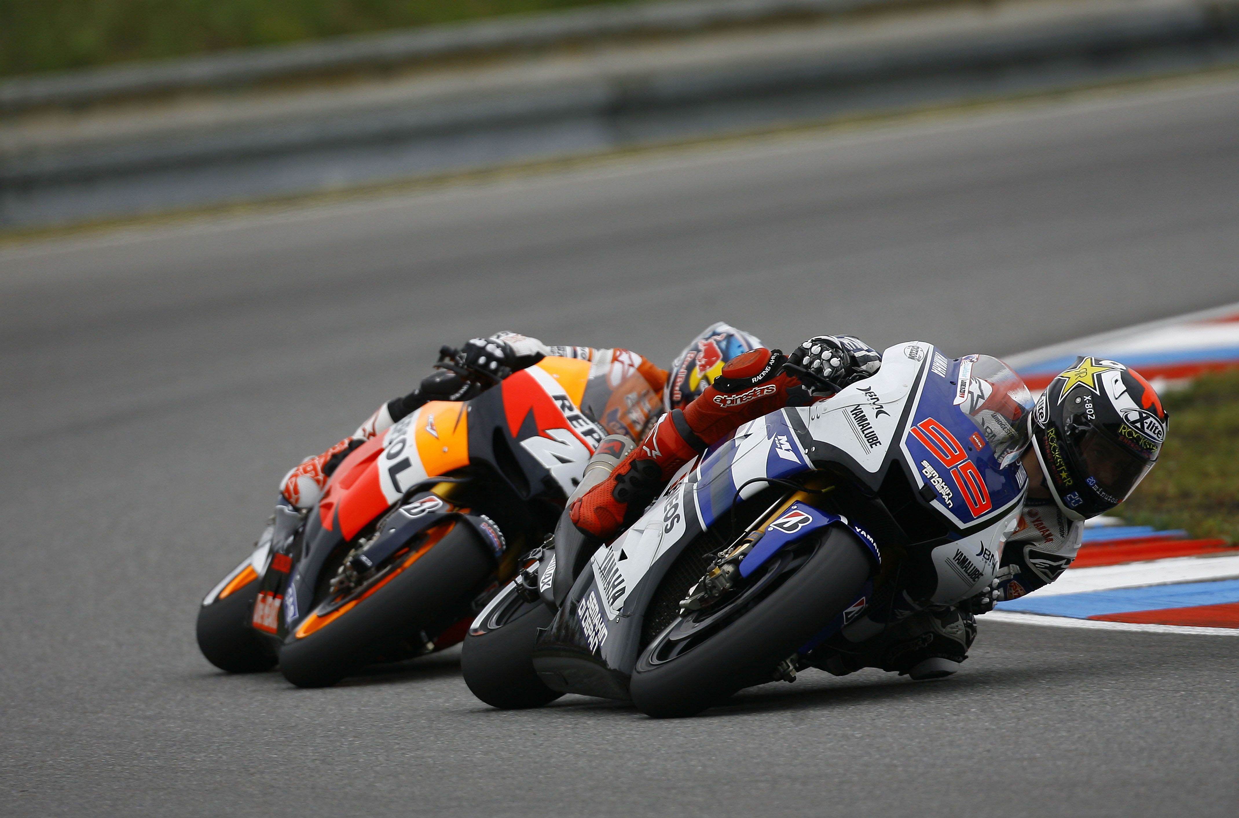 Dani Pedrosa vs Jorge Lorenzo Brno 2012 23