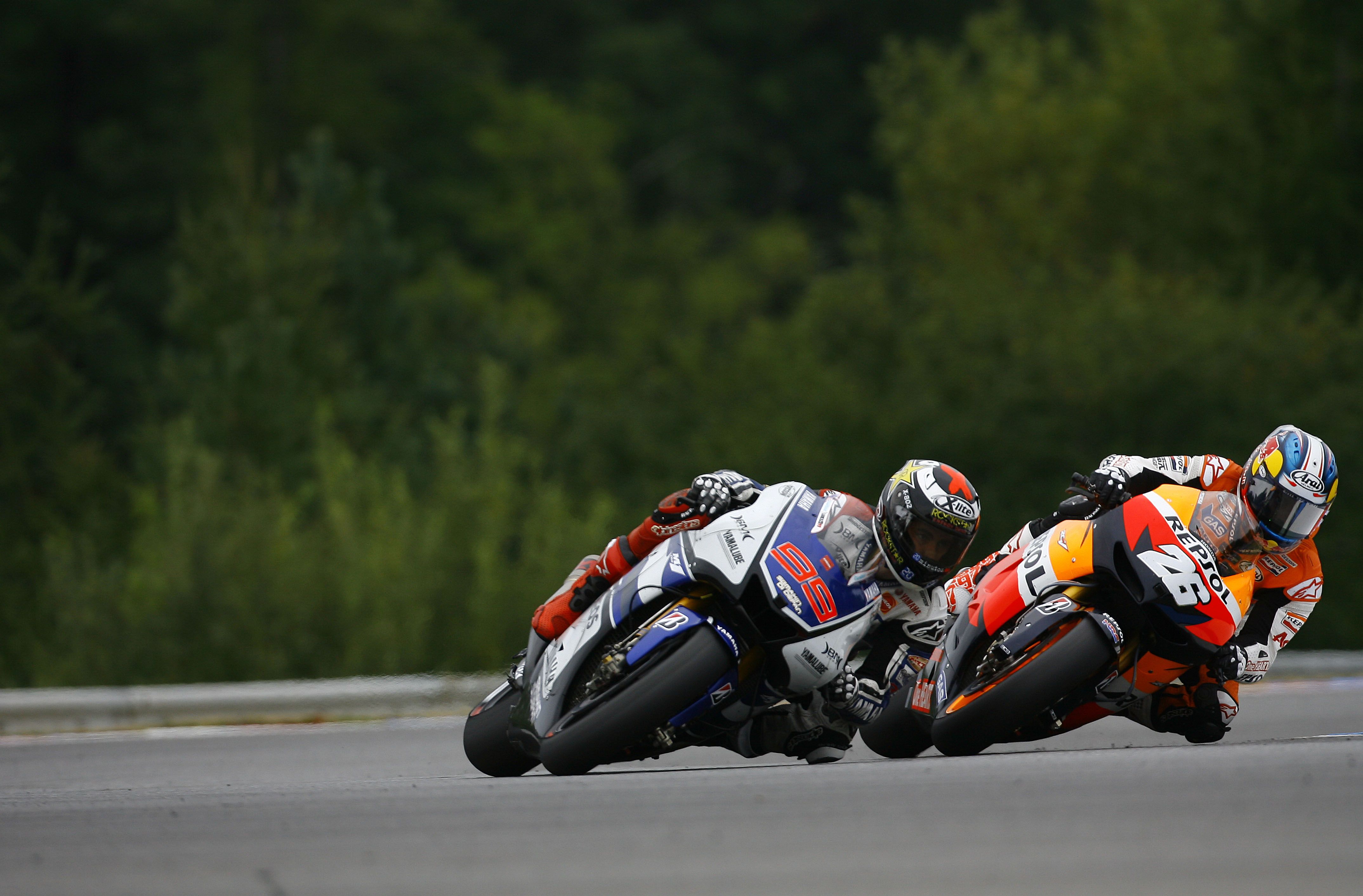 Dani Pedrosa vs Jorge Lorenzo Brno 2012 26