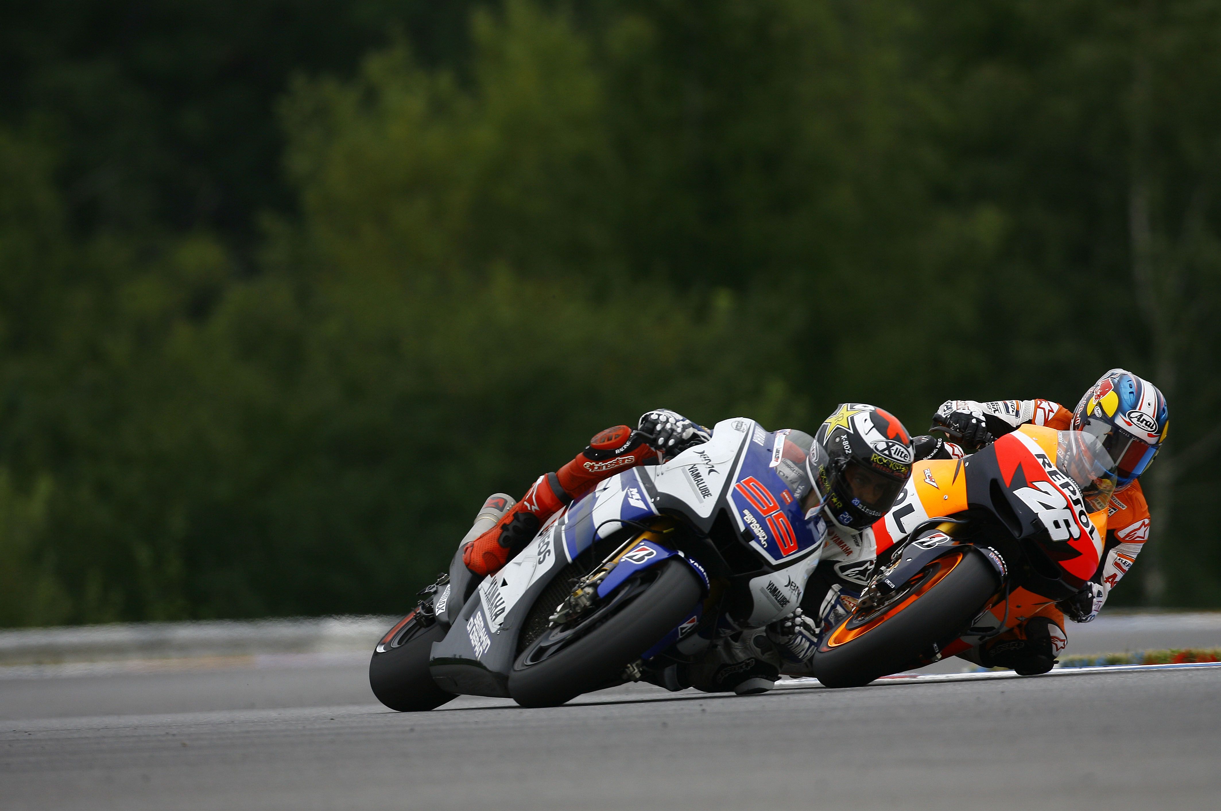 Dani Pedrosa vs Jorge Lorenzo Brno 2012 27