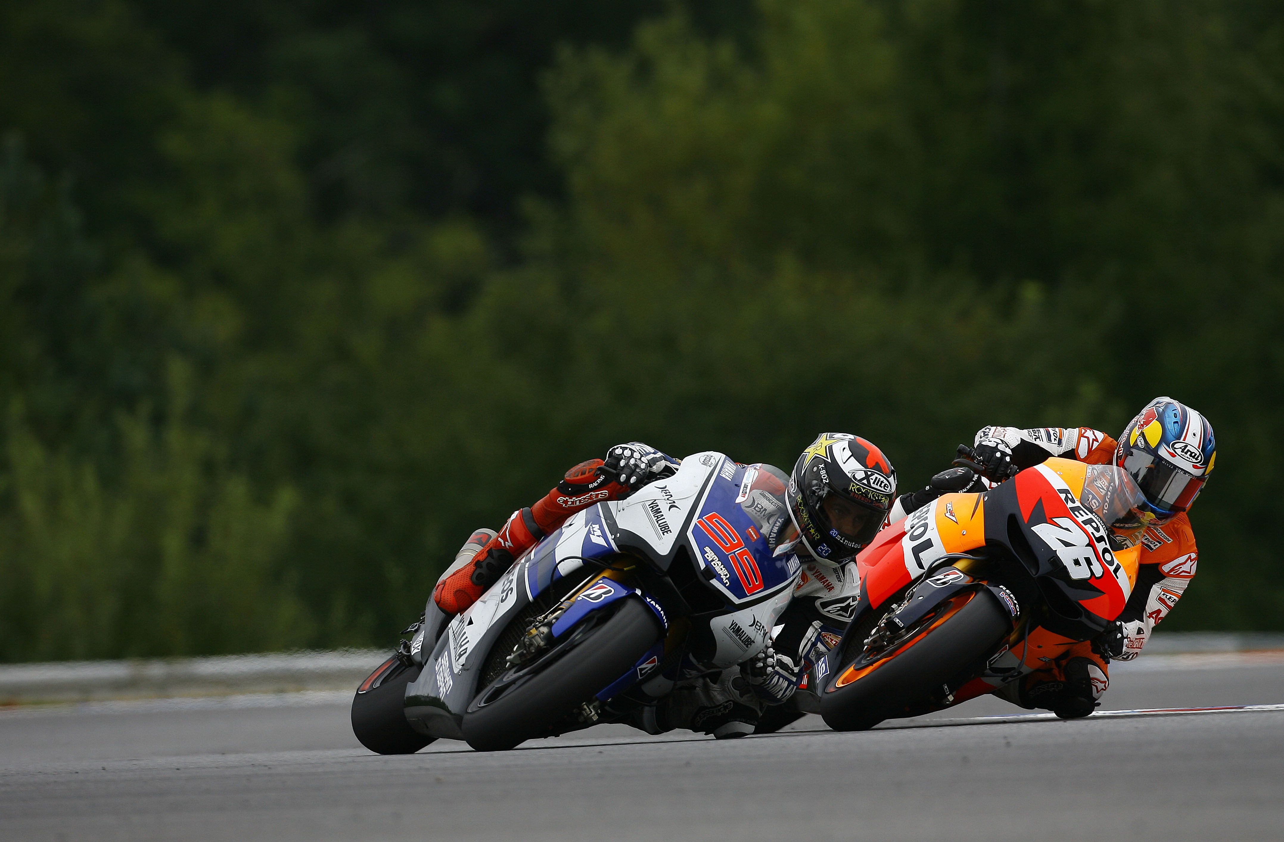 Dani Pedrosa vs Jorge Lorenzo Brno 2012 28