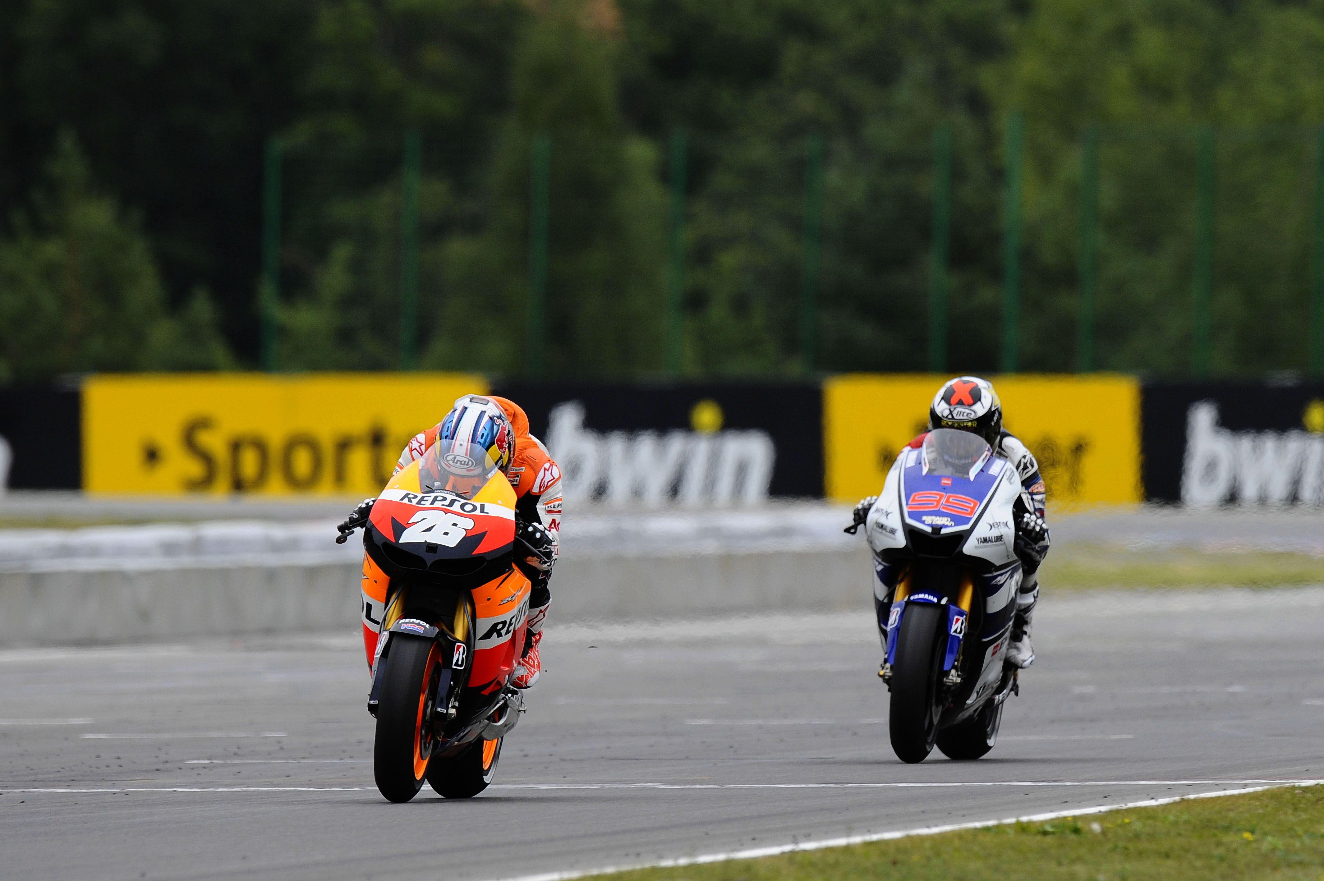 Dani Pedrosa vs Jorge Lorenzo Brno 2012 31
