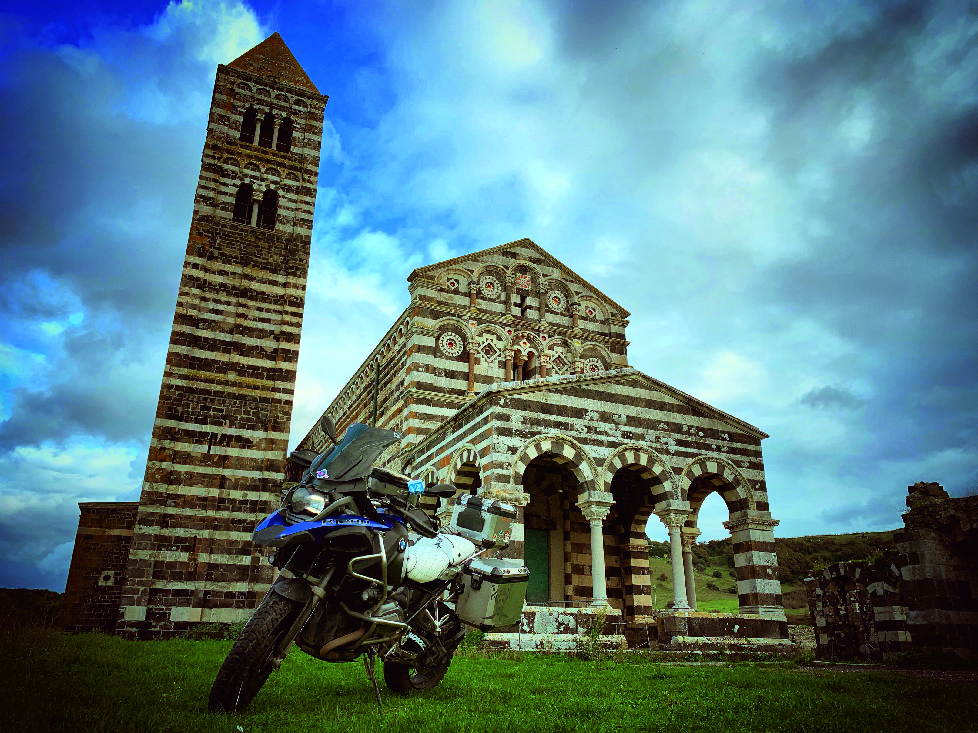 Córcega y Cerdeña en moto: Codrongianos.