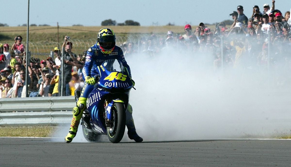 Valentino Rossi ganó en su debut con Yamaha en Sudáfrica 2004 Valentino Rossi ganó en su debut con Yamaha en Sudáfrica 2004
