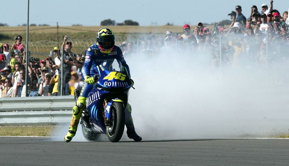 Valentino Rossi ganó en su debut con Yamaha en Sudáfrica 2004 Valentino Rossi ganó en su debut con Yamaha en Sudáfrica 2004