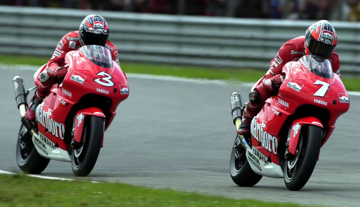 Carlos Checa y Max Biaggi hicieron en Yamaha la transición de la YZR500 a la YZR M1 Carlos Checa y Max Biaggi hicieron en Yamaha la transición de la YZR500 a la YZR M1