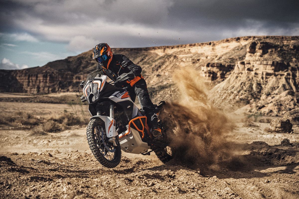 KTM 1290 SUPER ADVENTURE R acción 