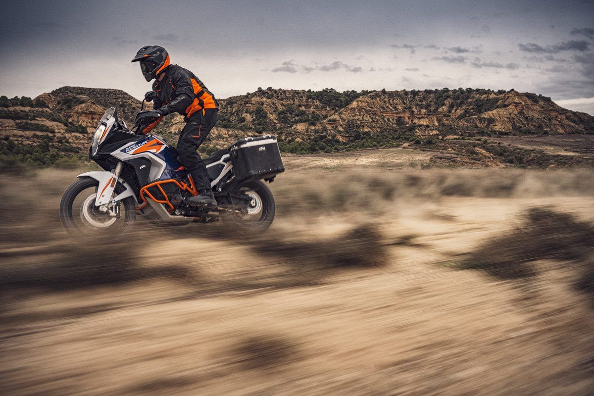 KTM 1290 SUPER ADVENTURE R acción 1