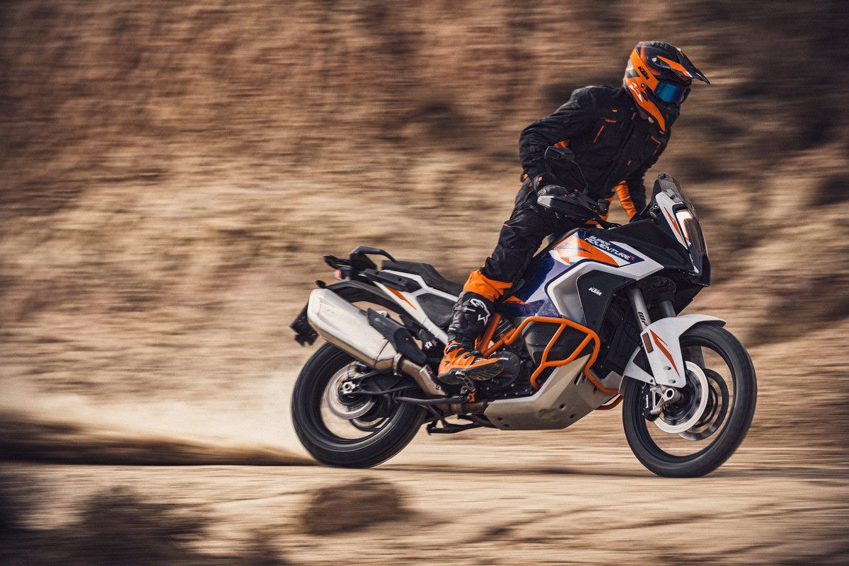KTM 1290 SUPER ADVENTURE R acción 2