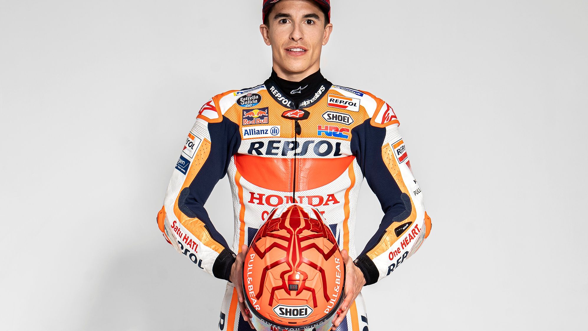 Marc Márquez con su casco para la temporada 2021 de MotoGP.